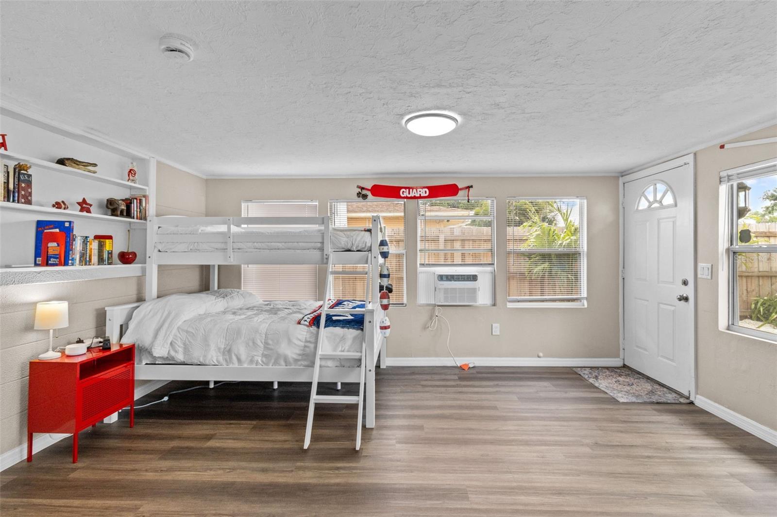 Image 28 of 51 For 3507 Oxford Drive W