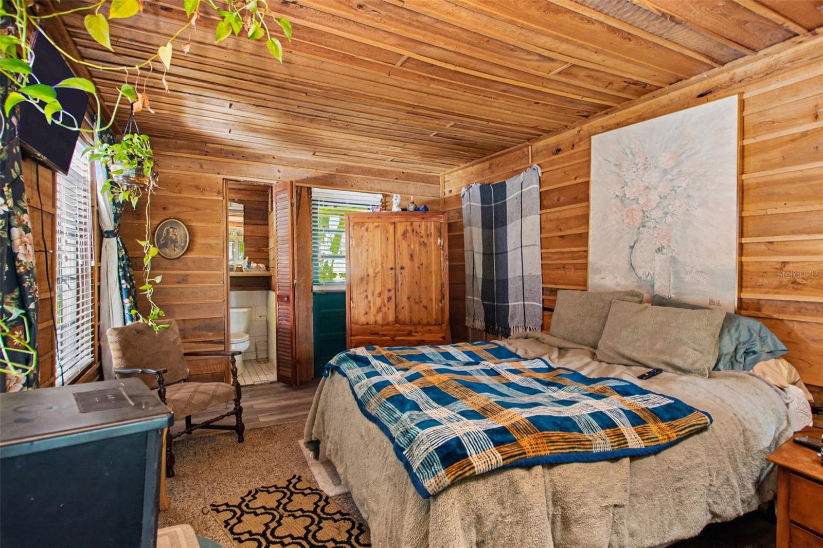 Image 11 of 32 For 8955 Lakeshore Drive