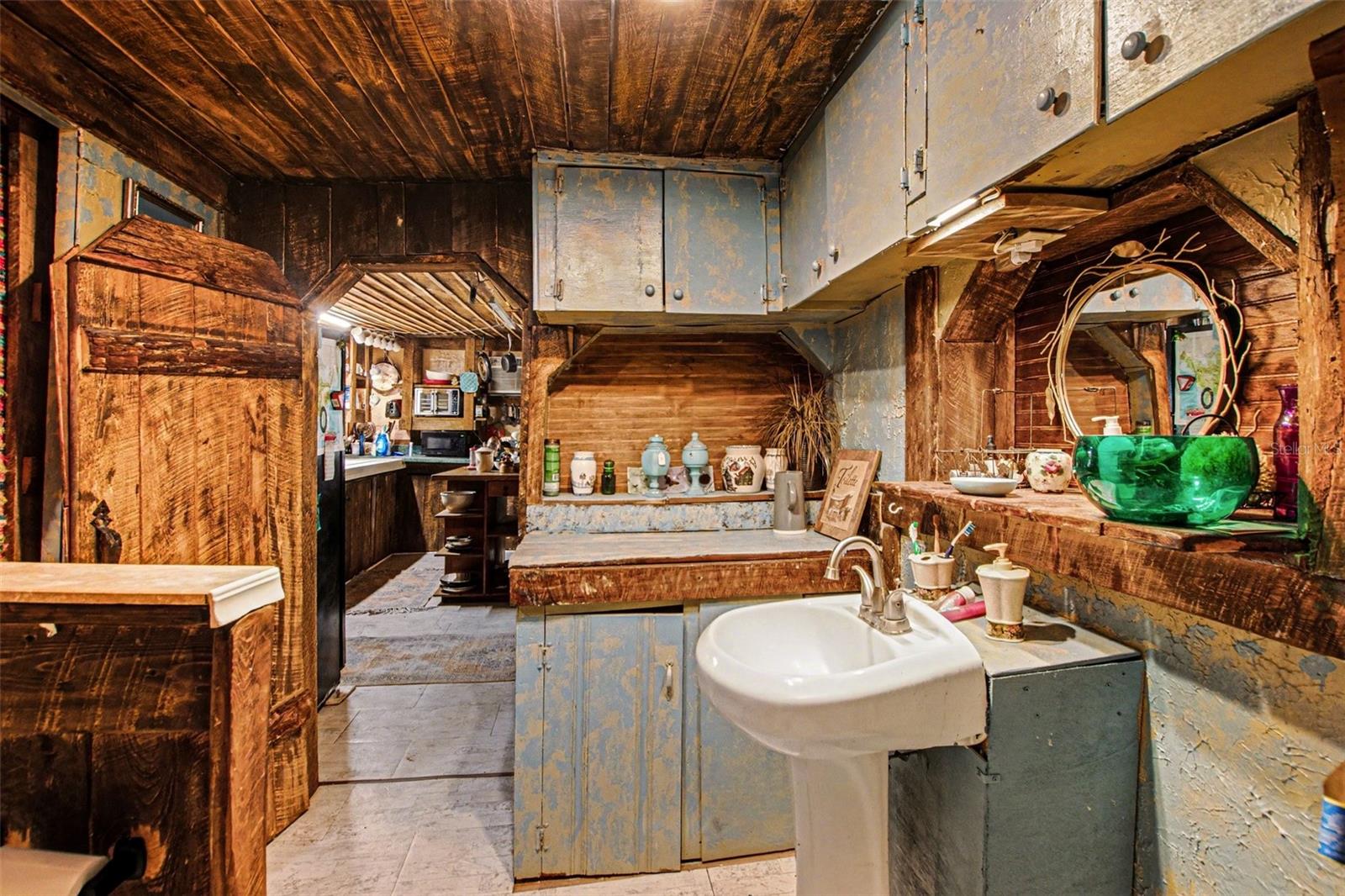 Image 16 of 32 For 8955 Lakeshore Drive