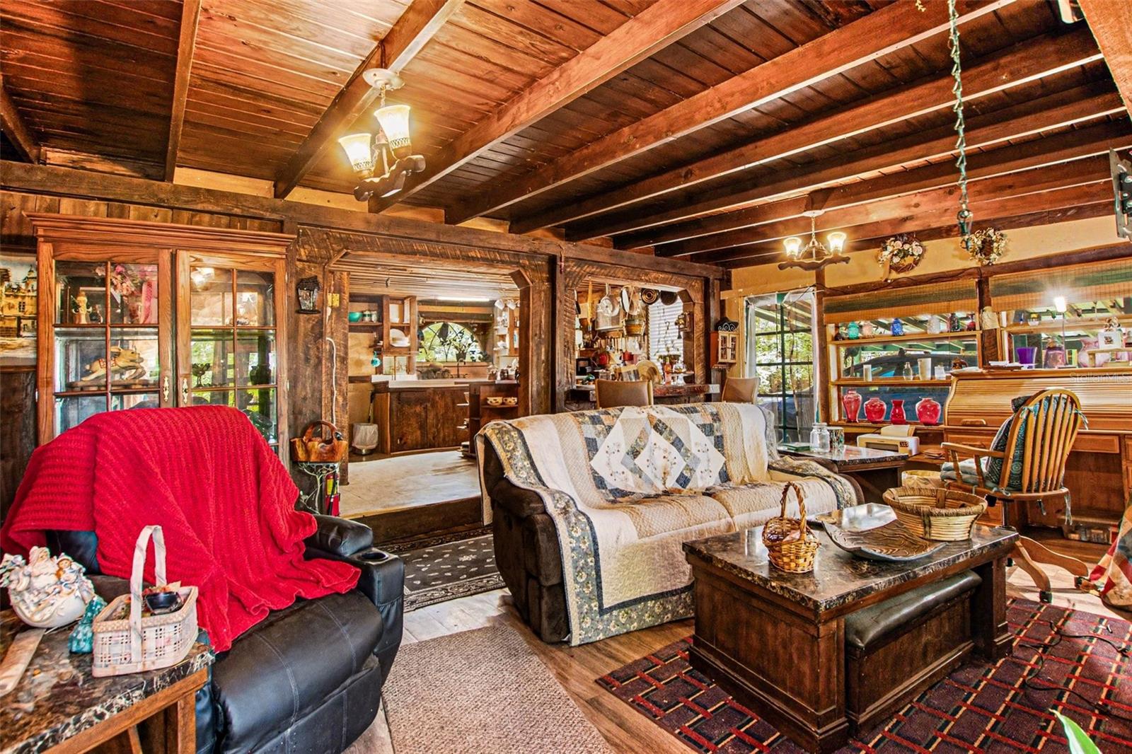 Image 4 of 32 For 8955 Lakeshore Drive