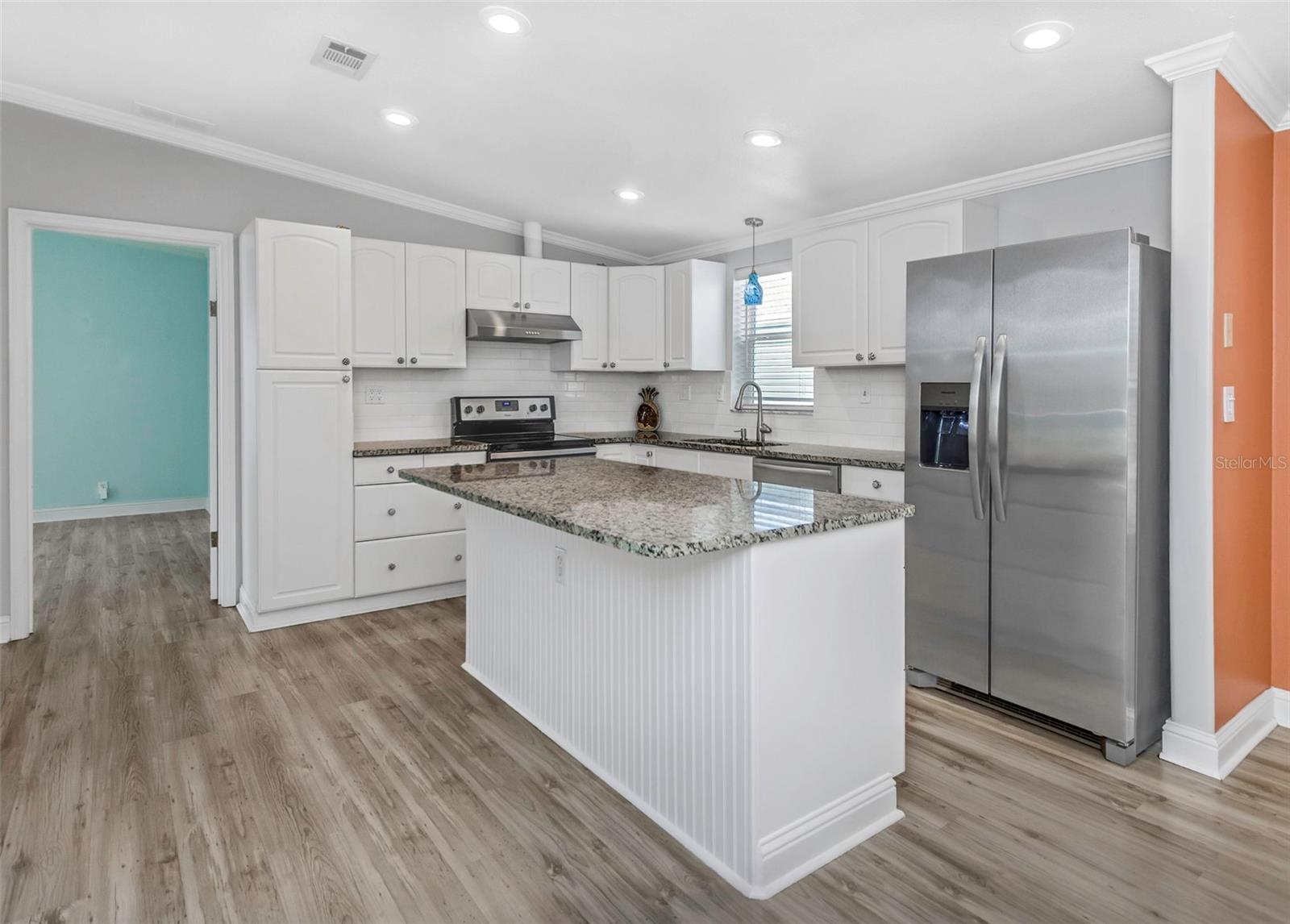 Image 12 of 80 For 2921 Dupont Street S