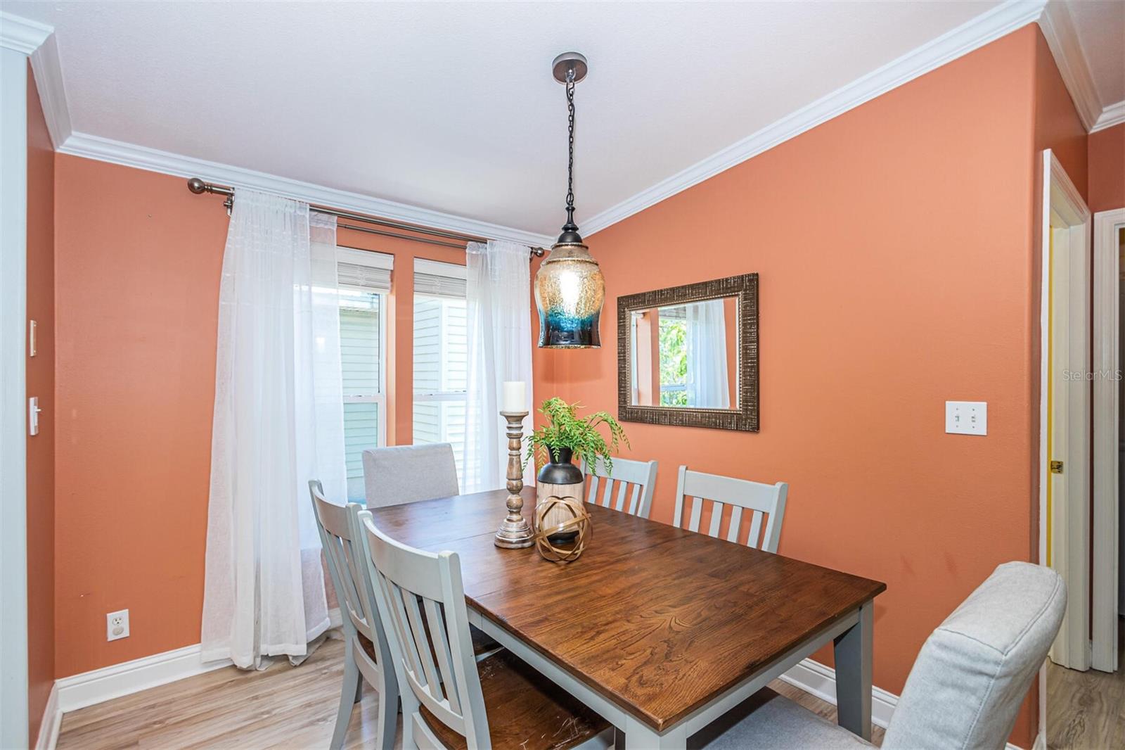 Image 16 of 80 For 2921 Dupont Street S