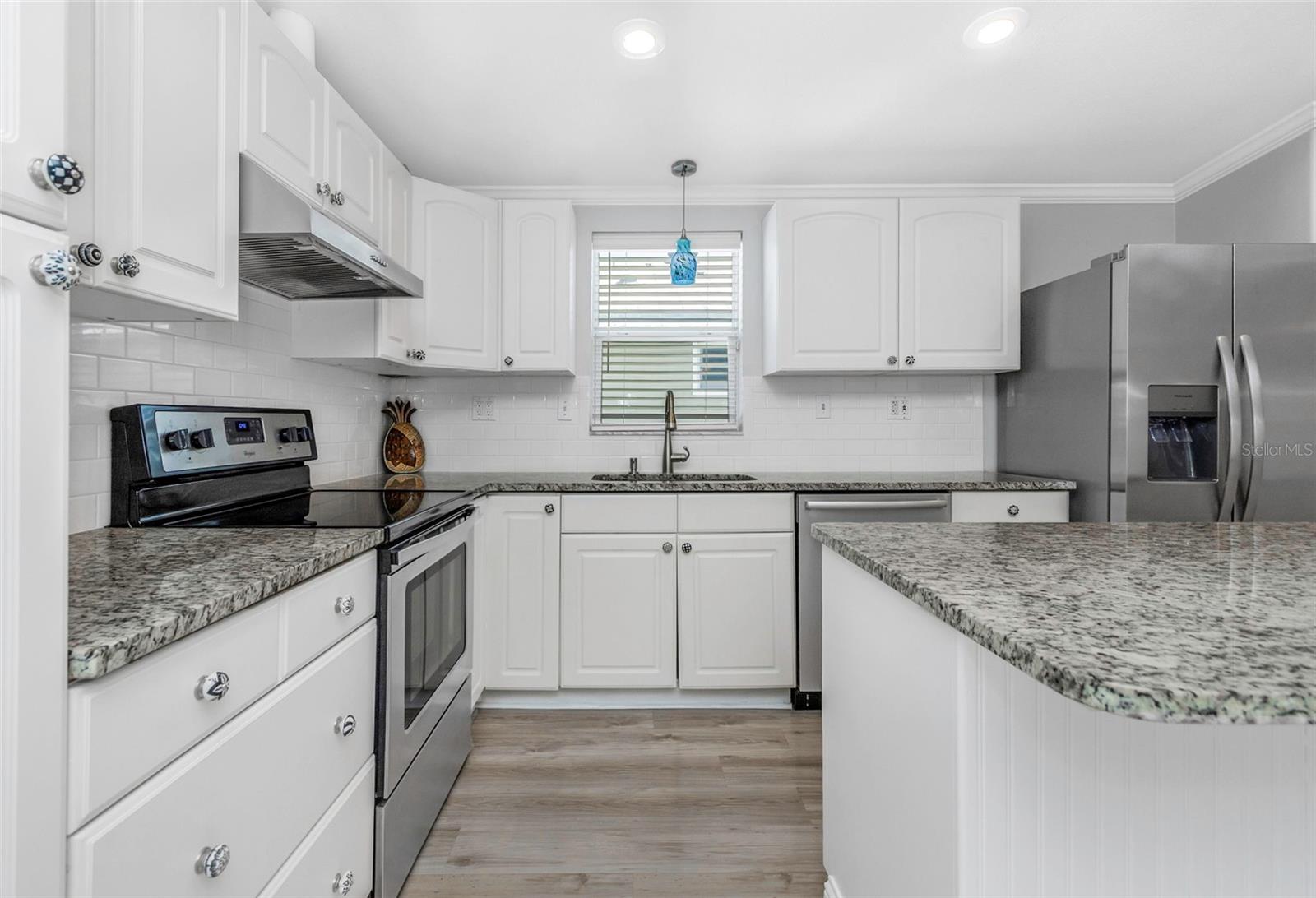 Image 17 of 80 For 2921 Dupont Street S