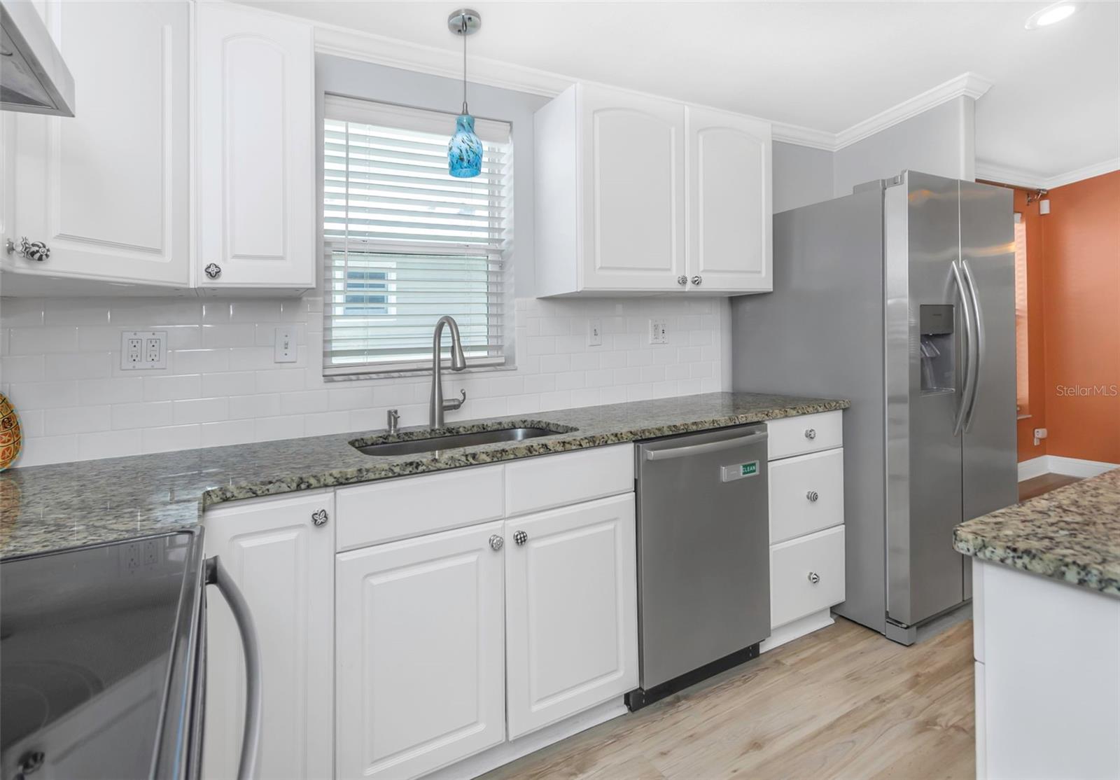 Image 18 of 80 For 2921 Dupont Street S