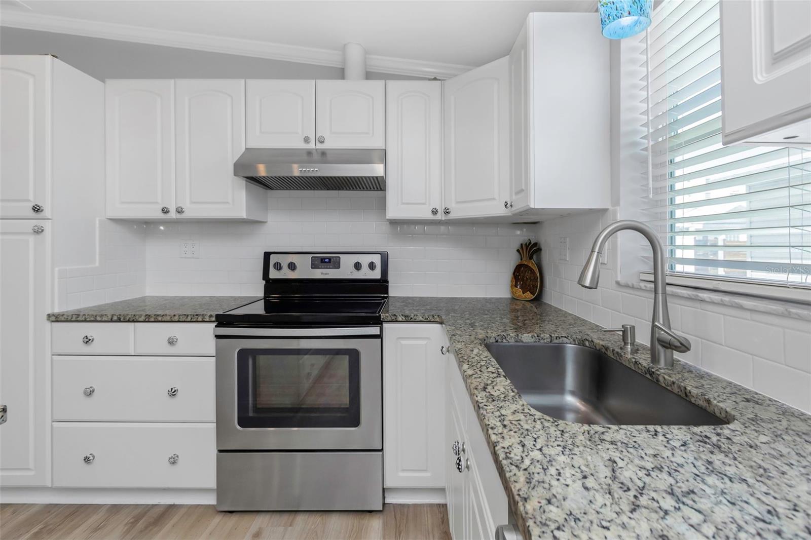 Image 21 of 80 For 2921 Dupont Street S