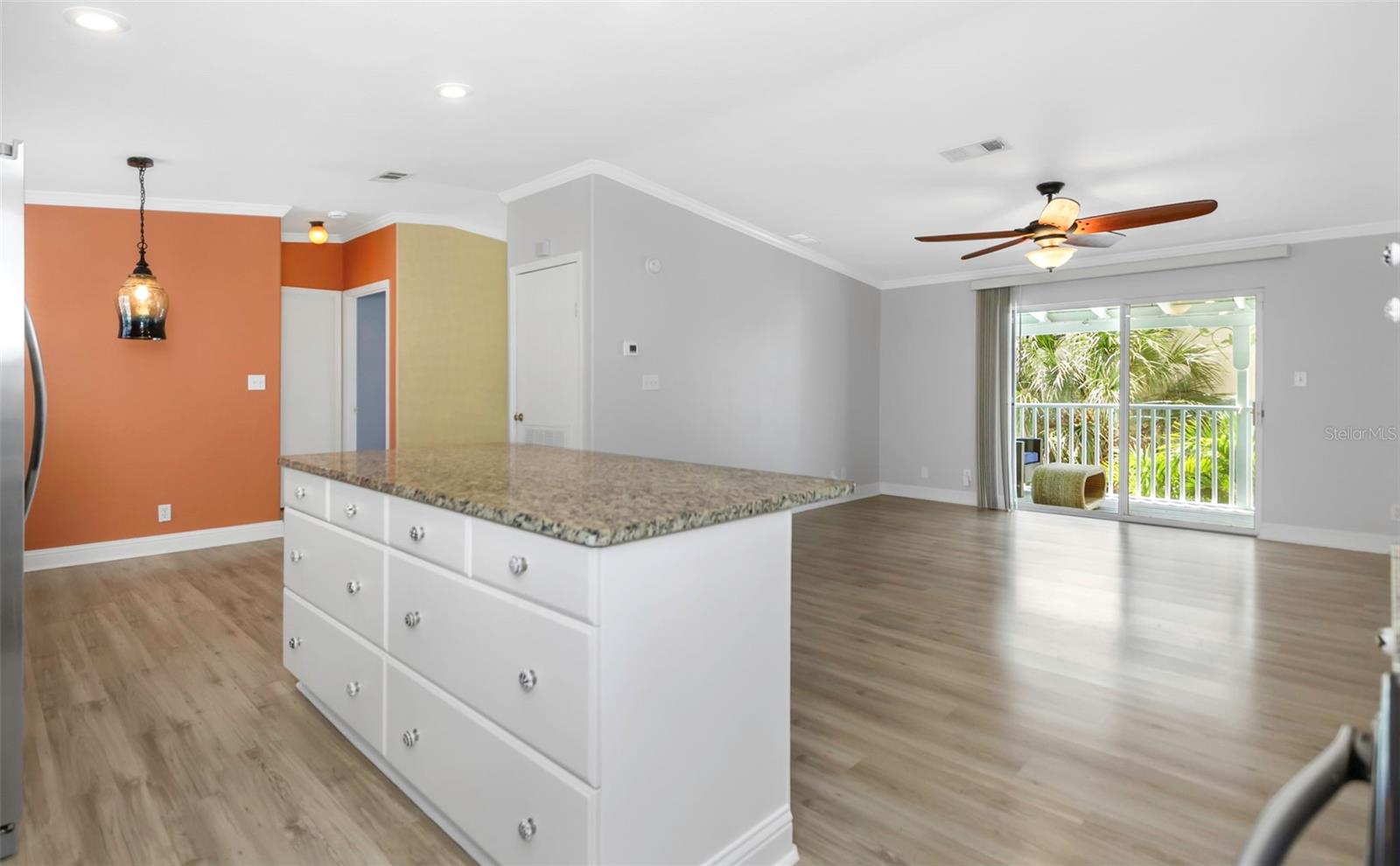 Image 22 of 80 For 2921 Dupont Street S