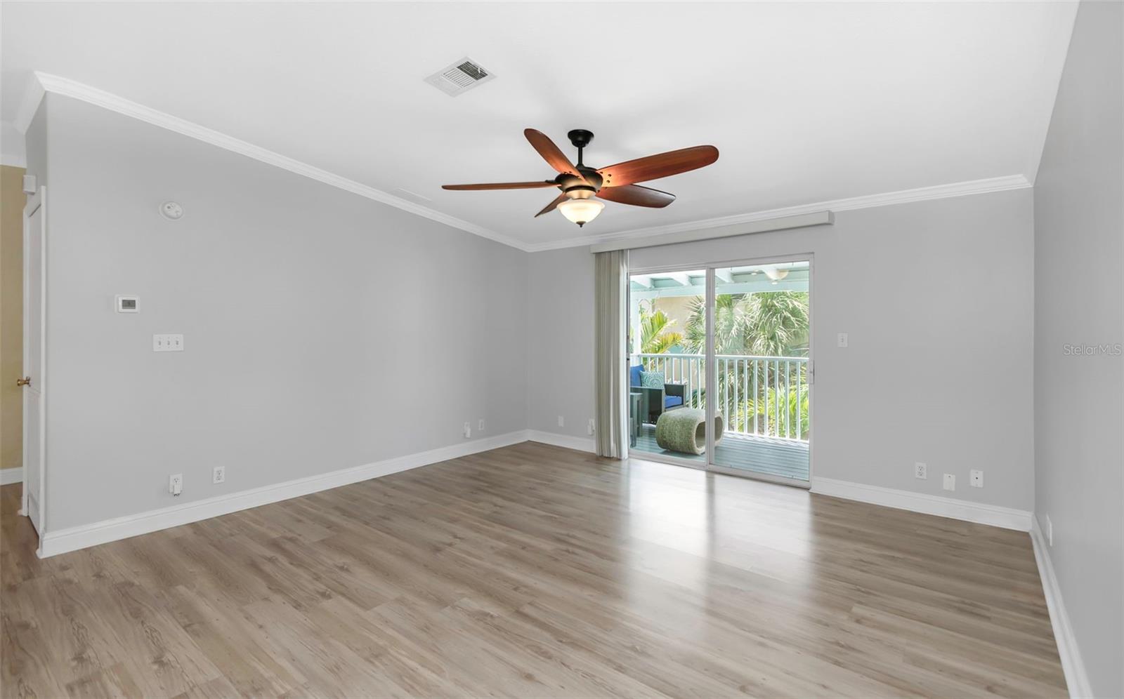 Image 23 of 80 For 2921 Dupont Street S