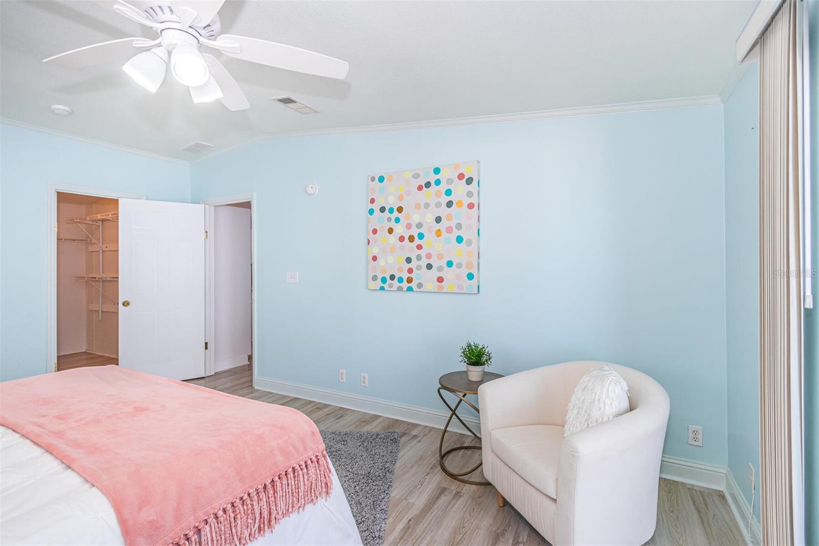 Image 32 of 80 For 2921 Dupont Street S