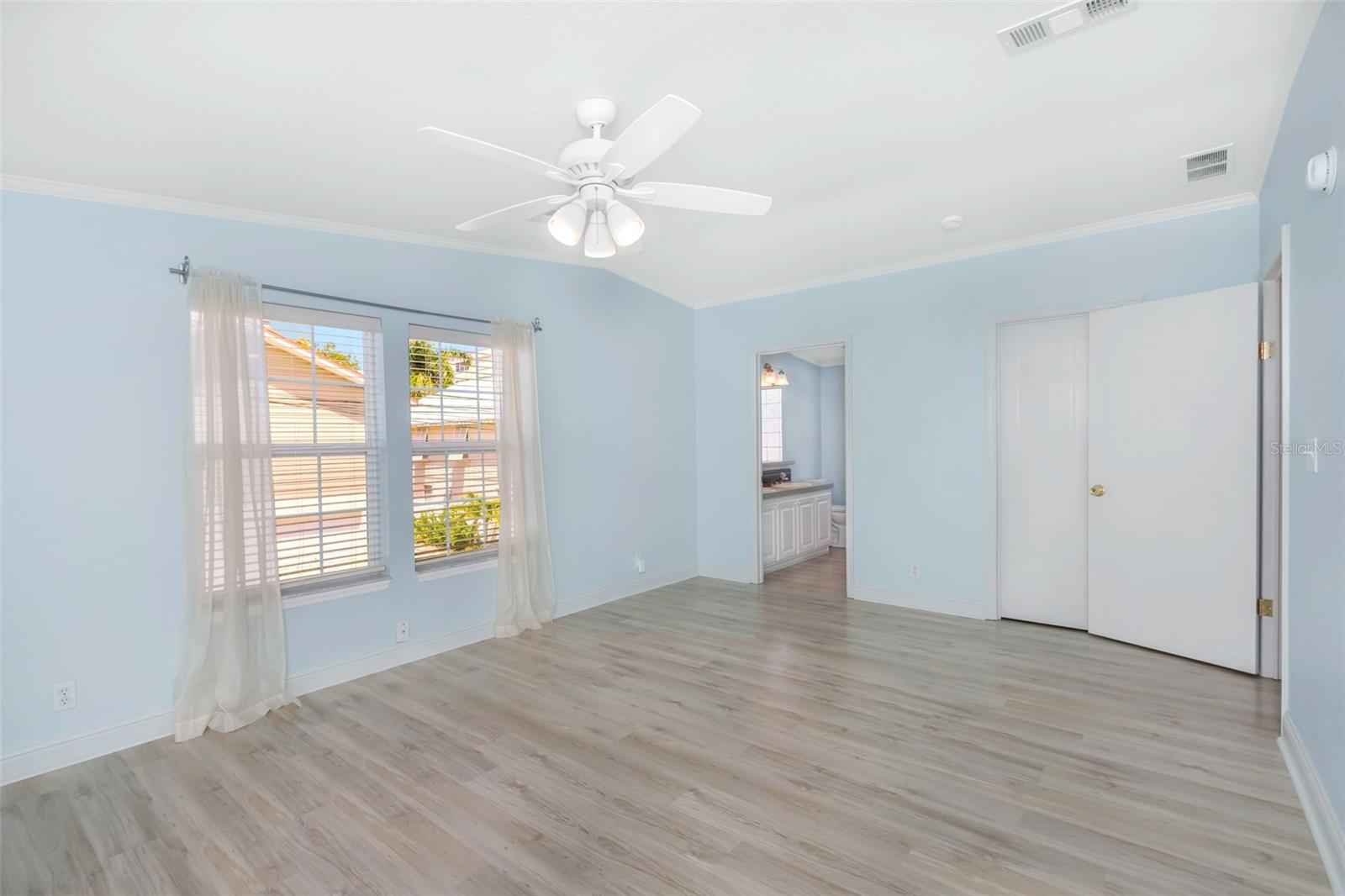 Image 34 of 80 For 2921 Dupont Street S