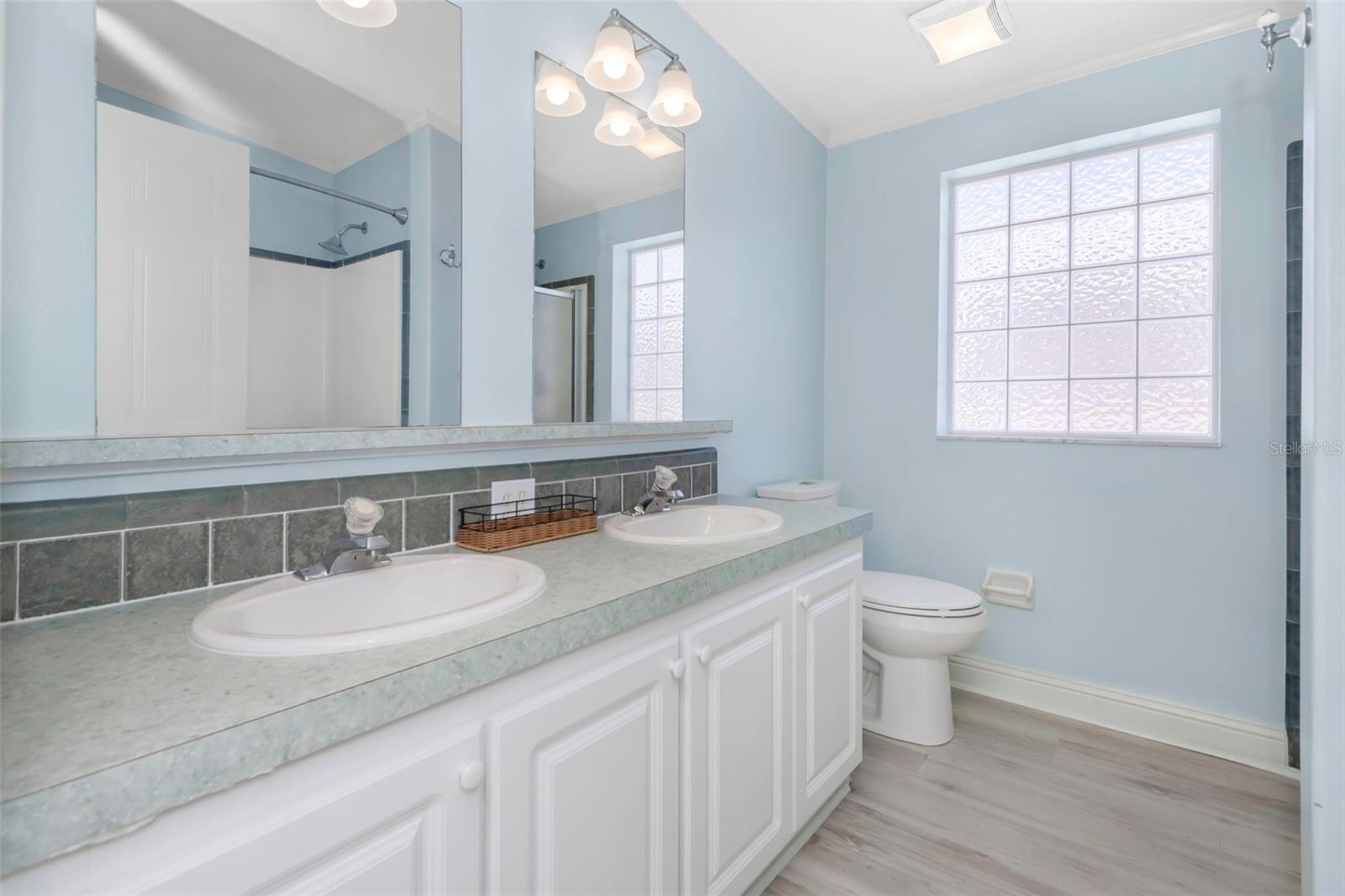 Image 36 of 80 For 2921 Dupont Street S