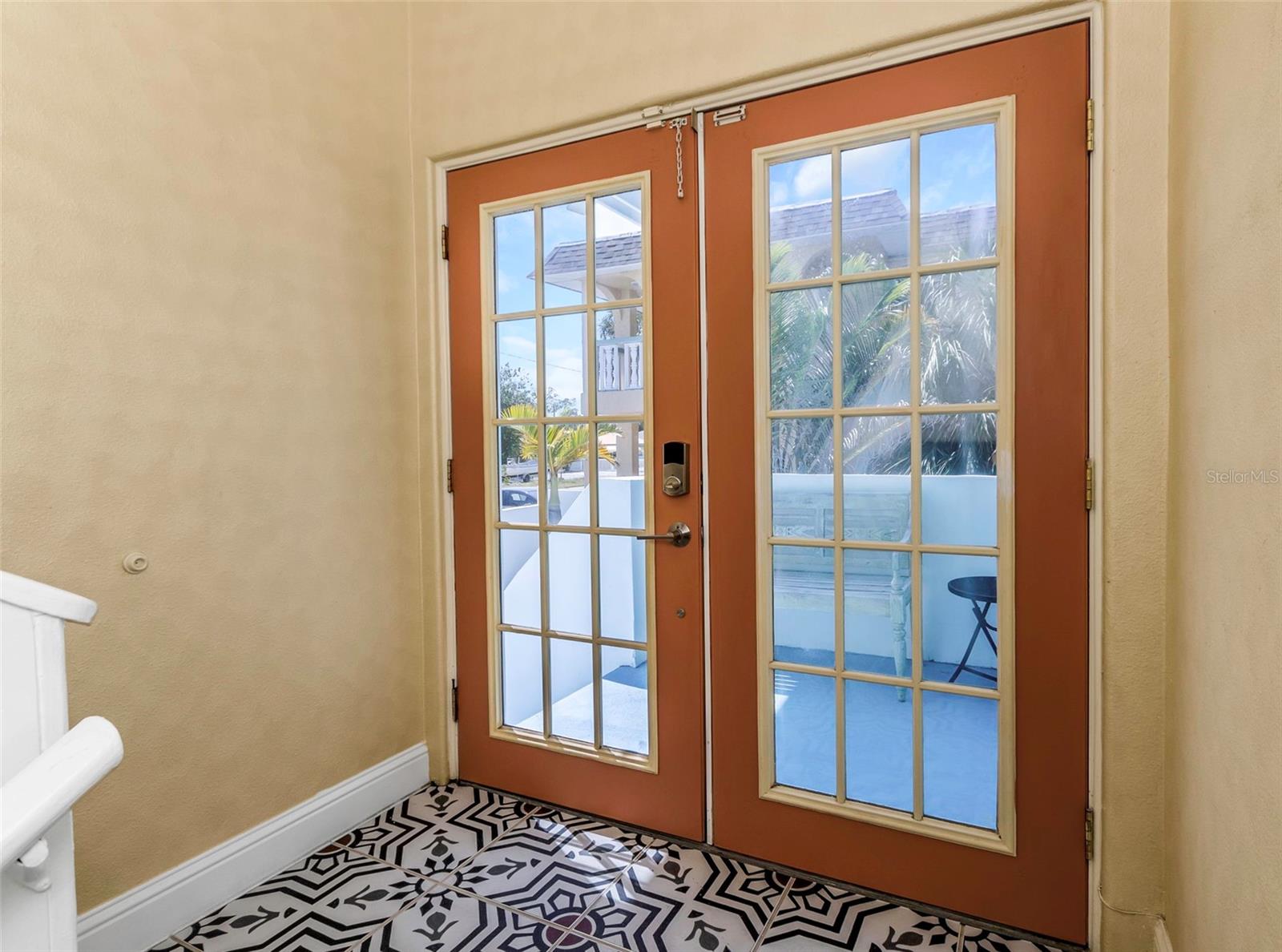 Image 4 of 80 For 2921 Dupont Street S