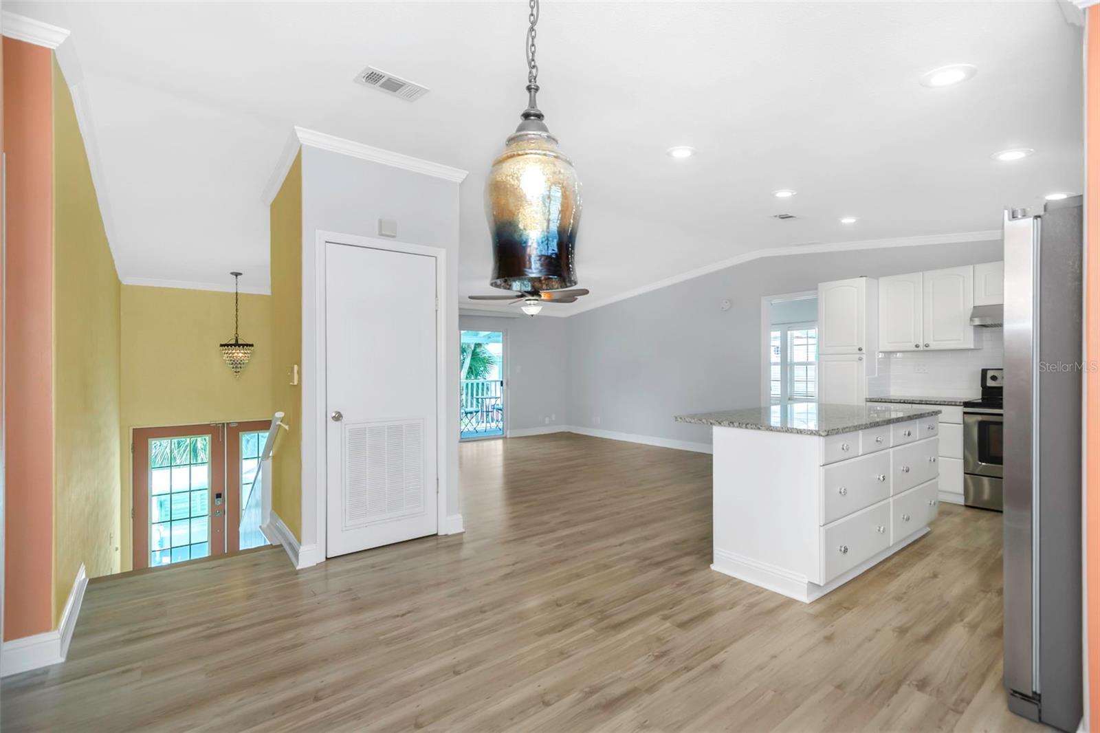 Image 41 of 80 For 2921 Dupont Street S