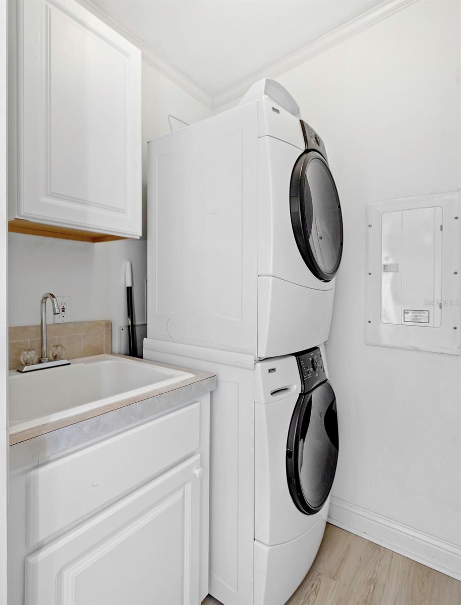 Image 42 of 80 For 2921 Dupont Street S