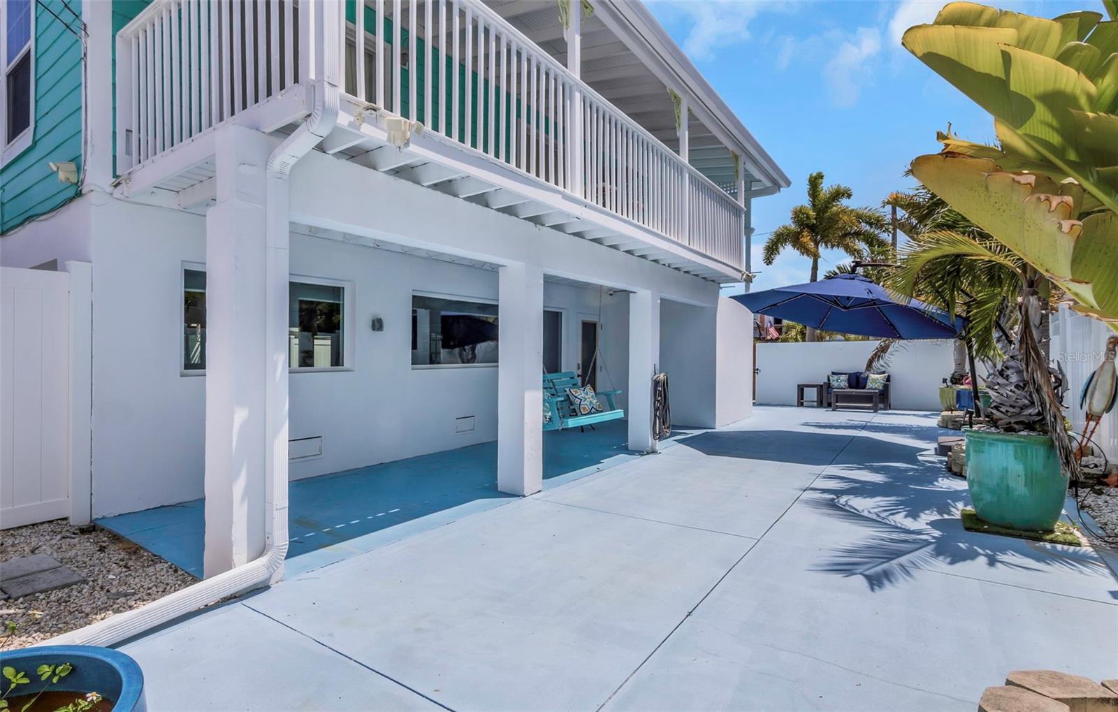 Image 61 of 80 For 2921 Dupont Street S