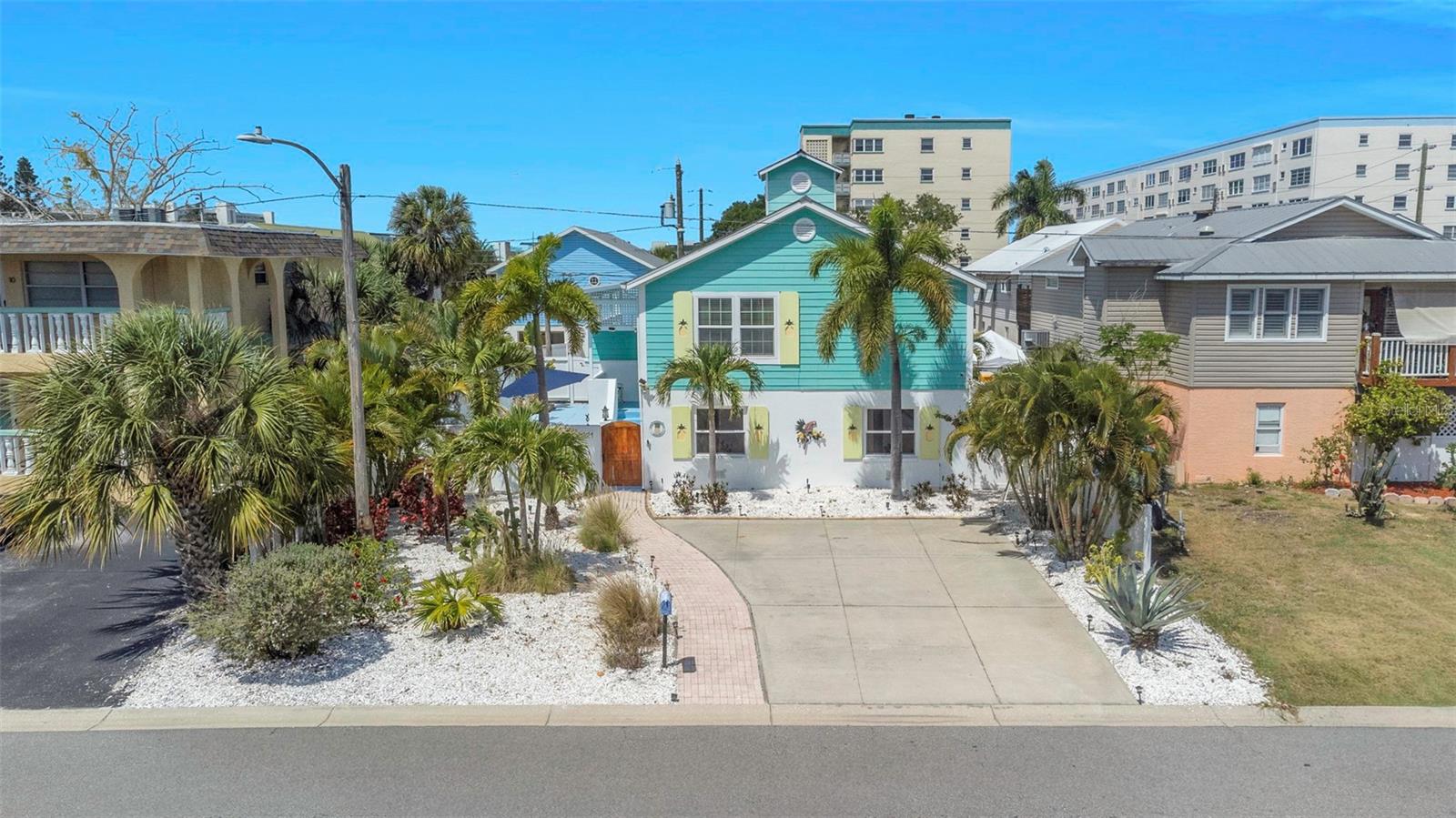 Image 70 of 80 For 2921 Dupont Street S