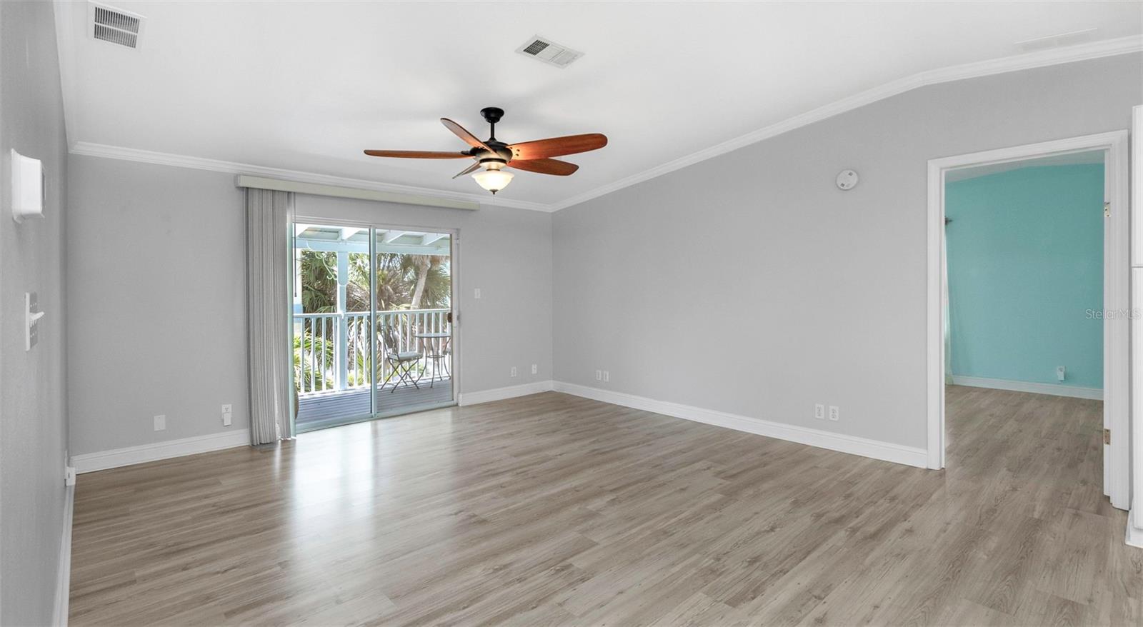 Image 8 of 80 For 2921 Dupont Street S