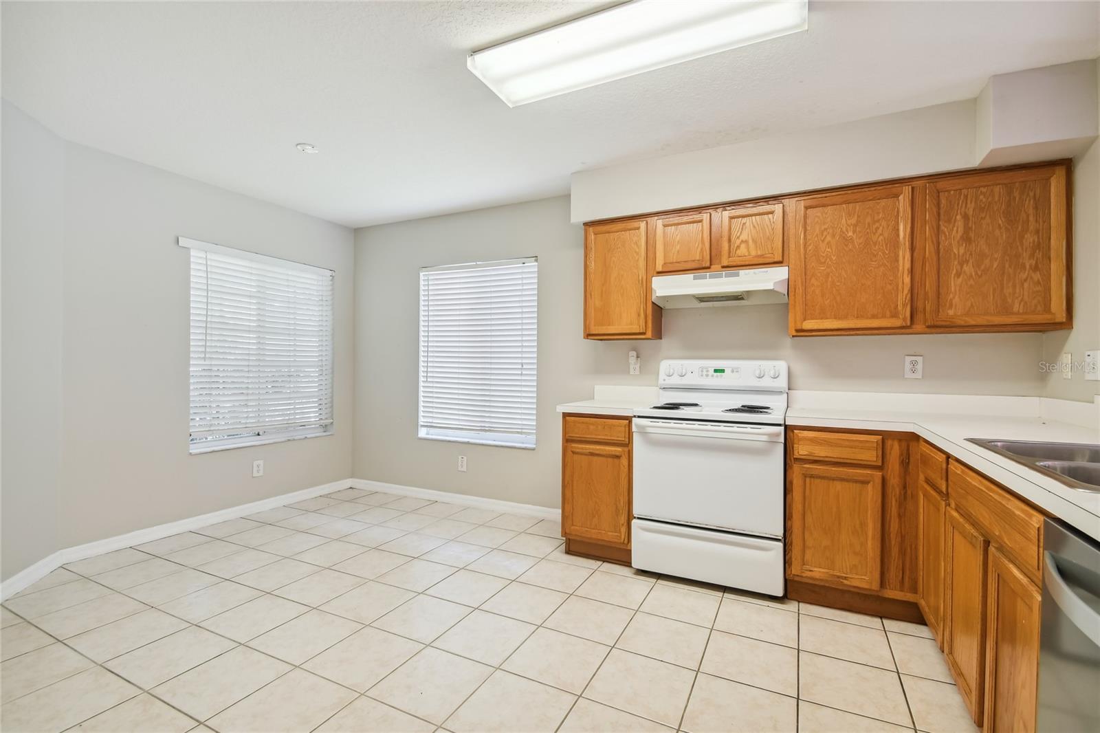 Image 9 of 40 For 18220 Portside Street