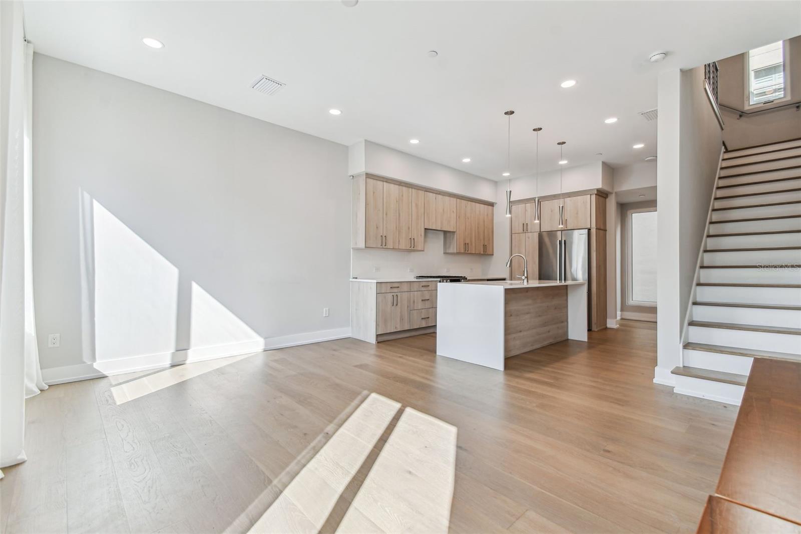 Image 15 of 31 For 370 6th Street S