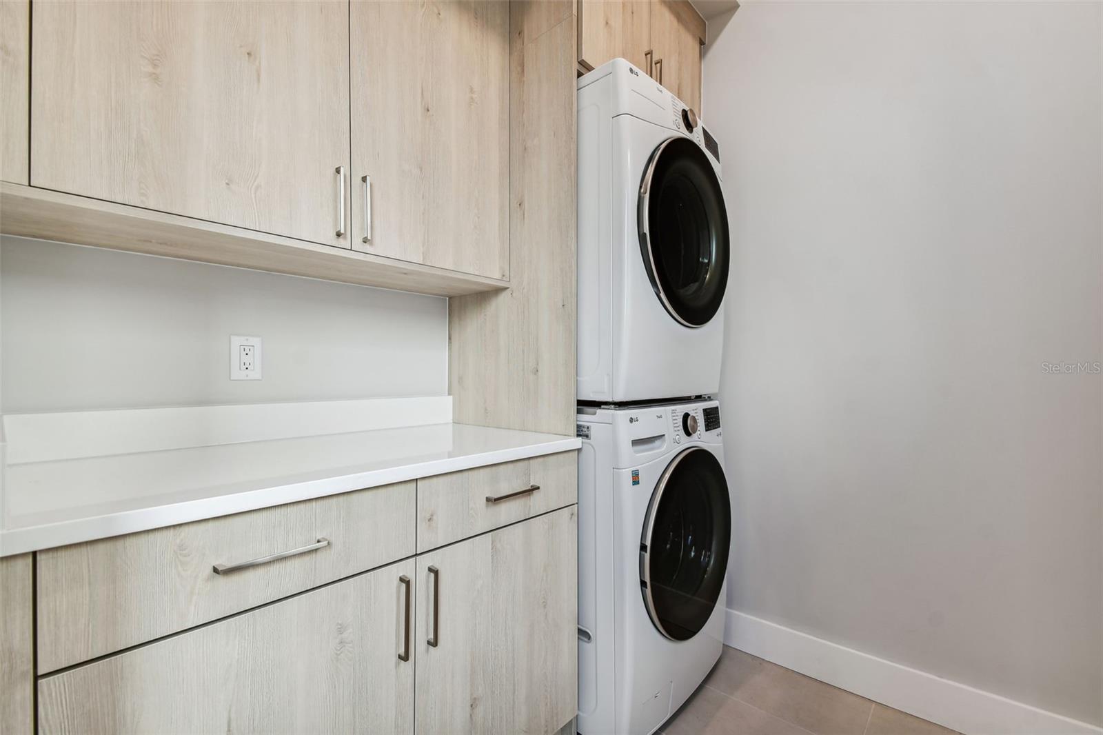 Image 16 of 31 For 370 6th Street S