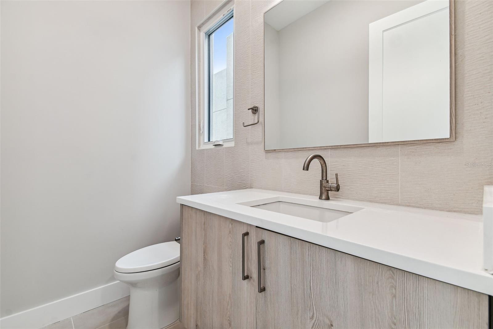 Image 17 of 31 For 370 6th Street S