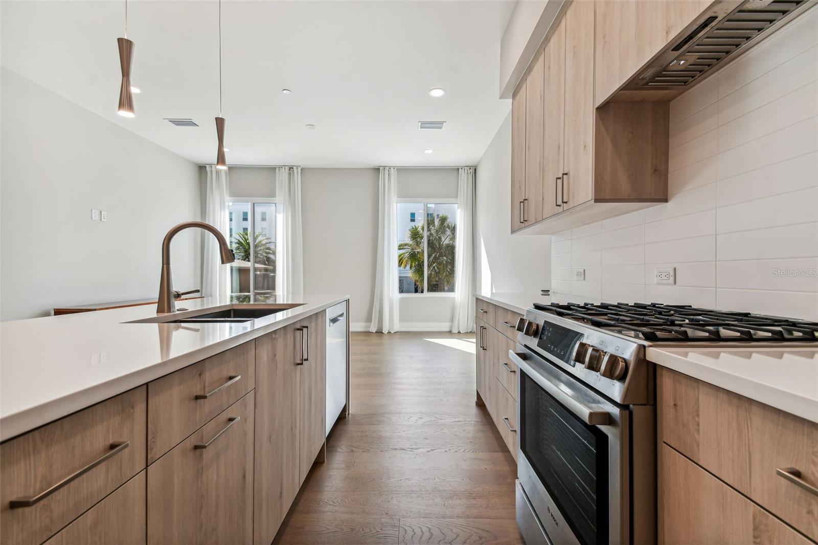 Image 7 of 31 For 370 6th Street S