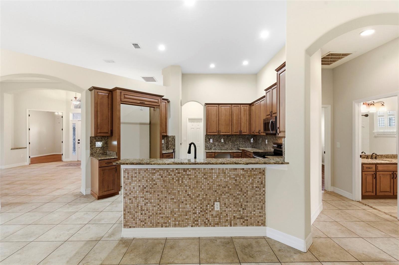 Image 36 of 95 For 20929 Siena Lake Road