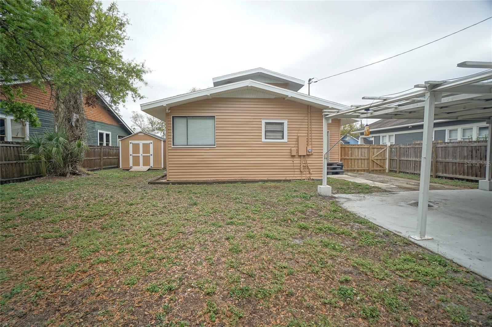 Listing photo id 8 for 916 25th Avenue