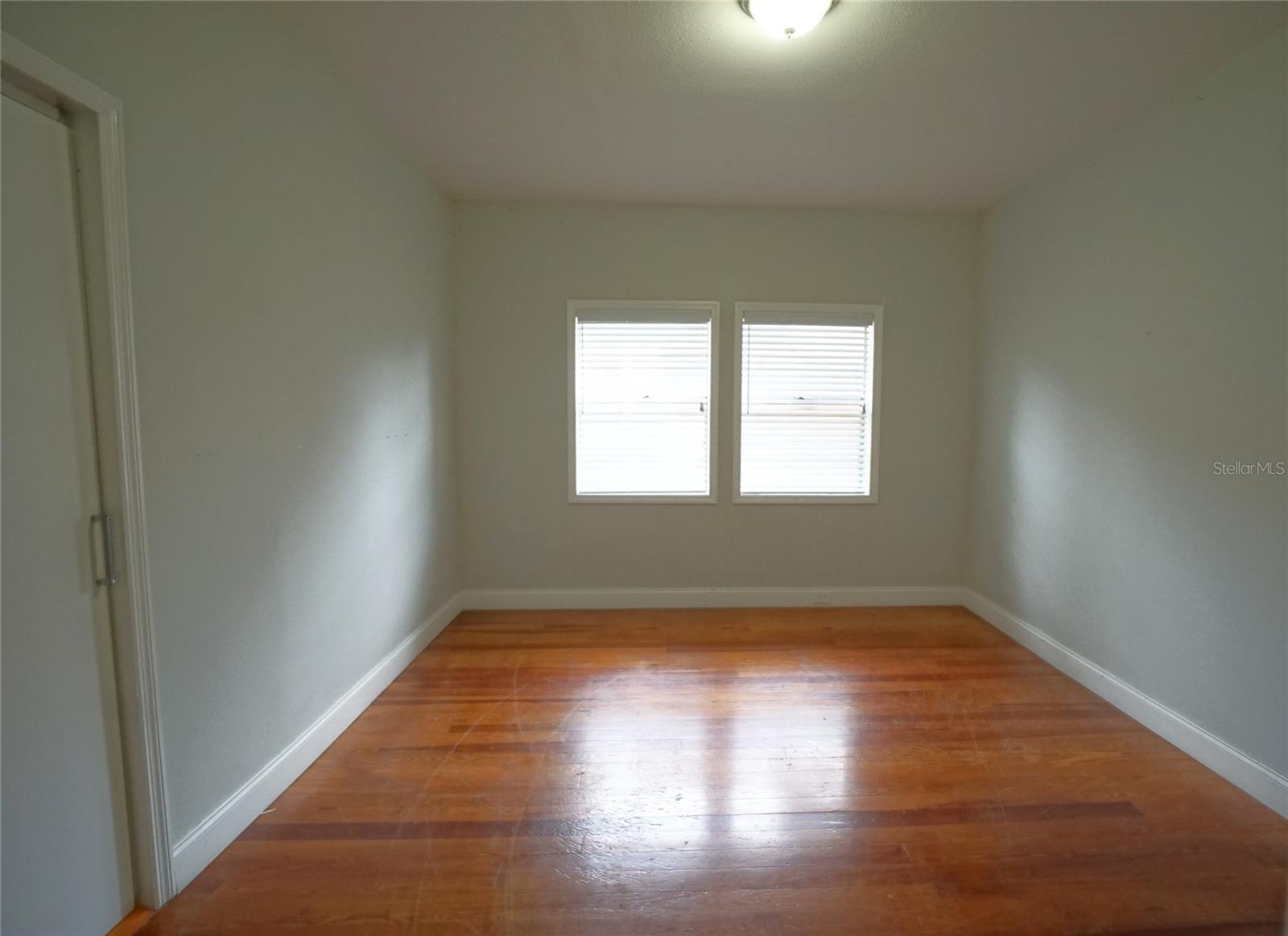 Listing photo id 9 for 916 25th Avenue