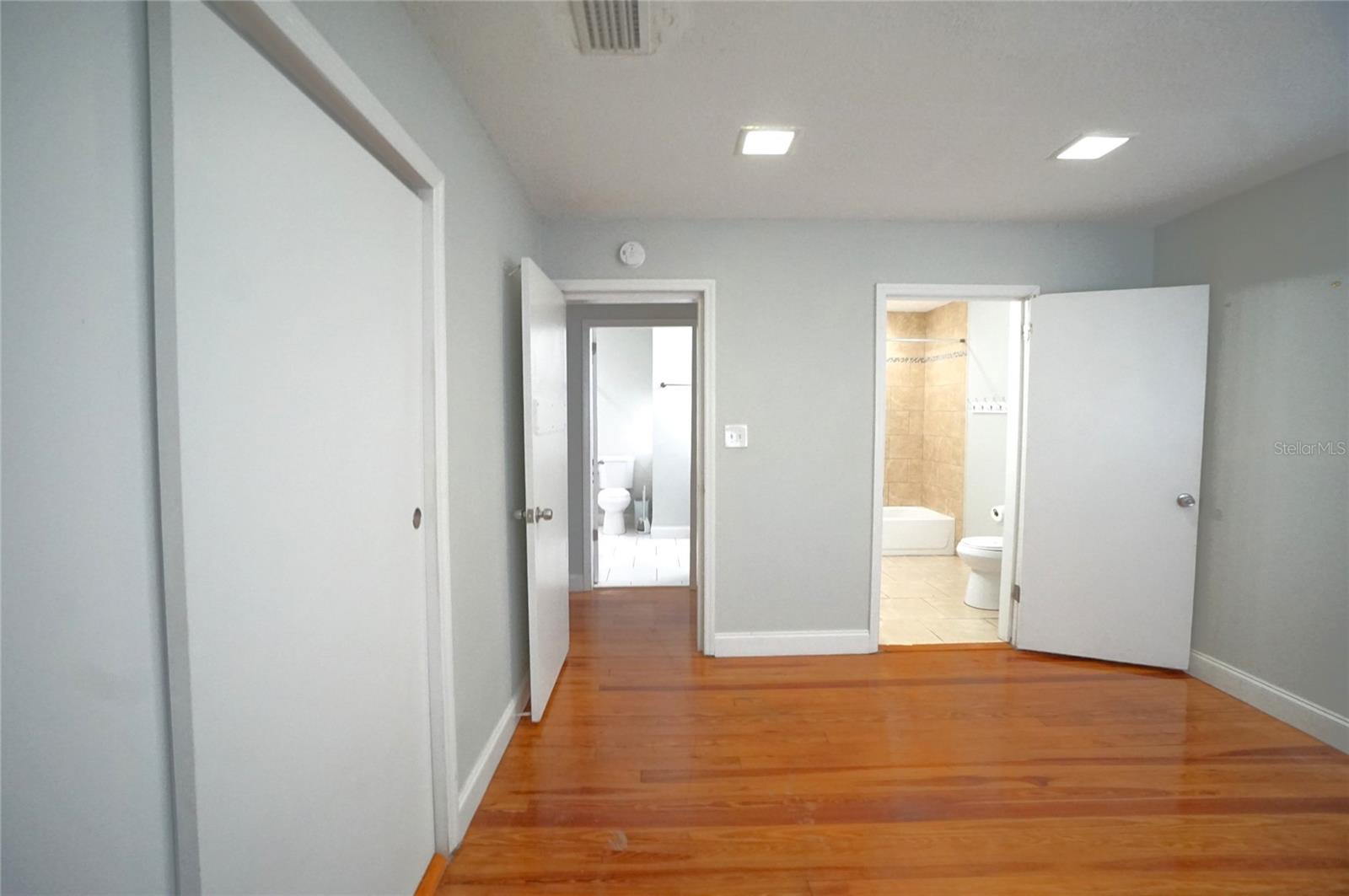 Listing photo id 11 for 916 25th Avenue