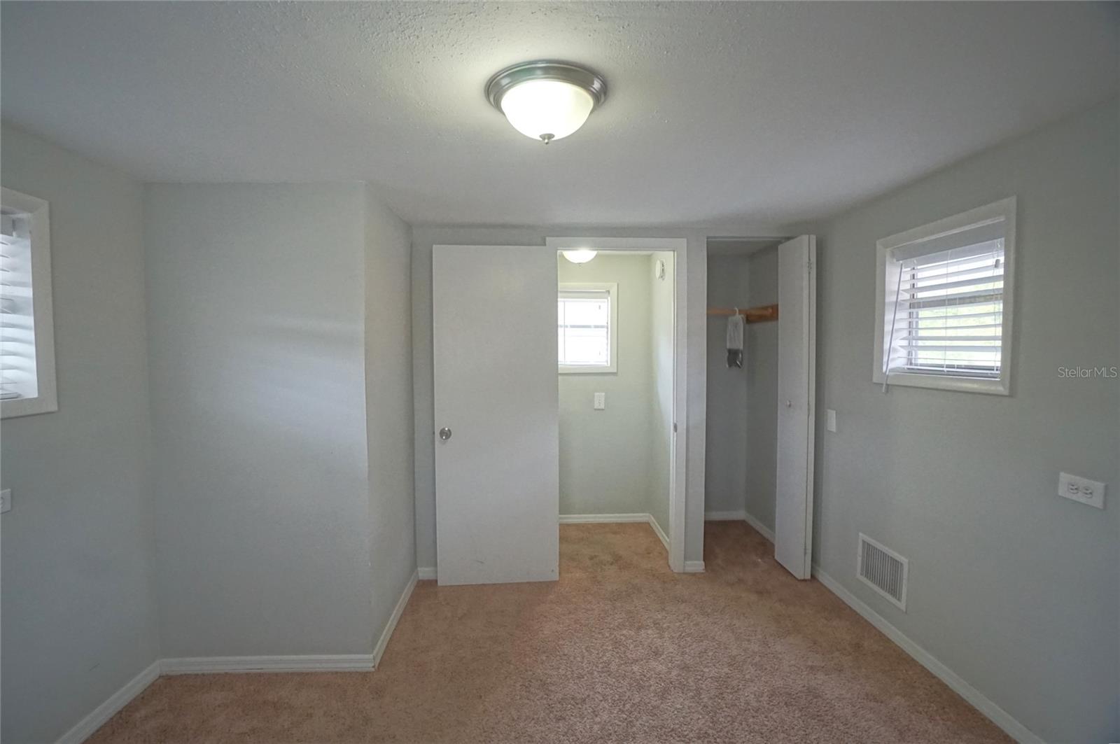 Listing photo id 12 for 916 25th Avenue