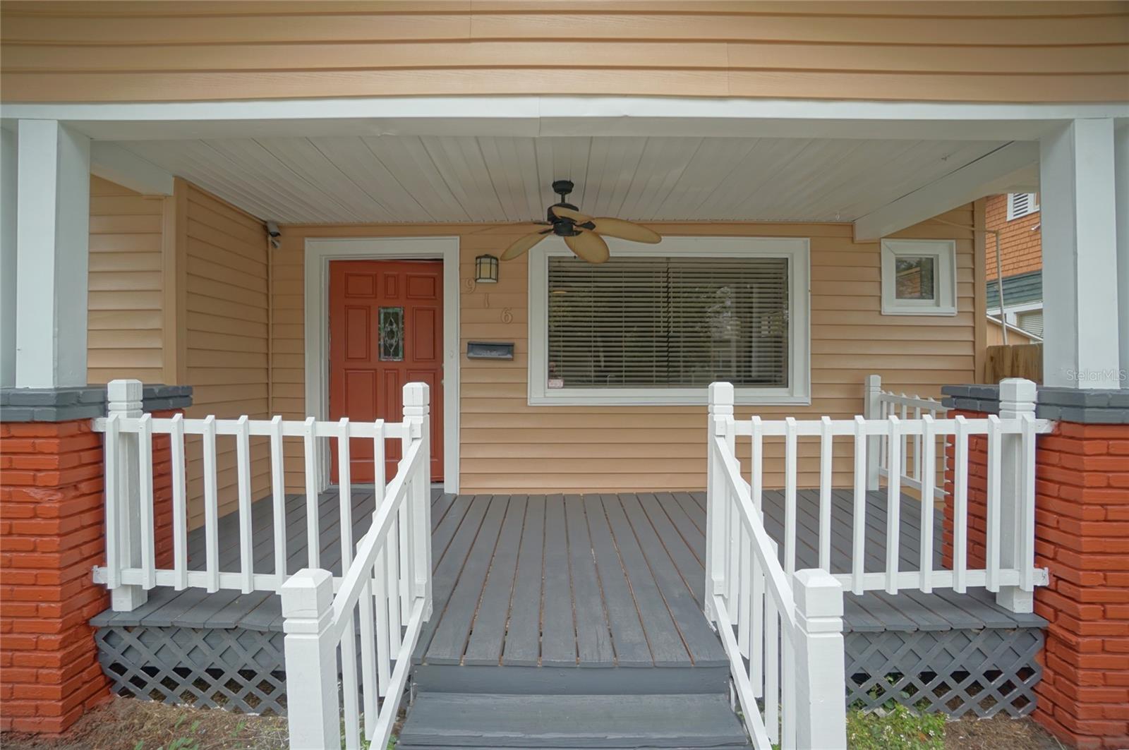 Listing photo id 1 for 916 25th Avenue