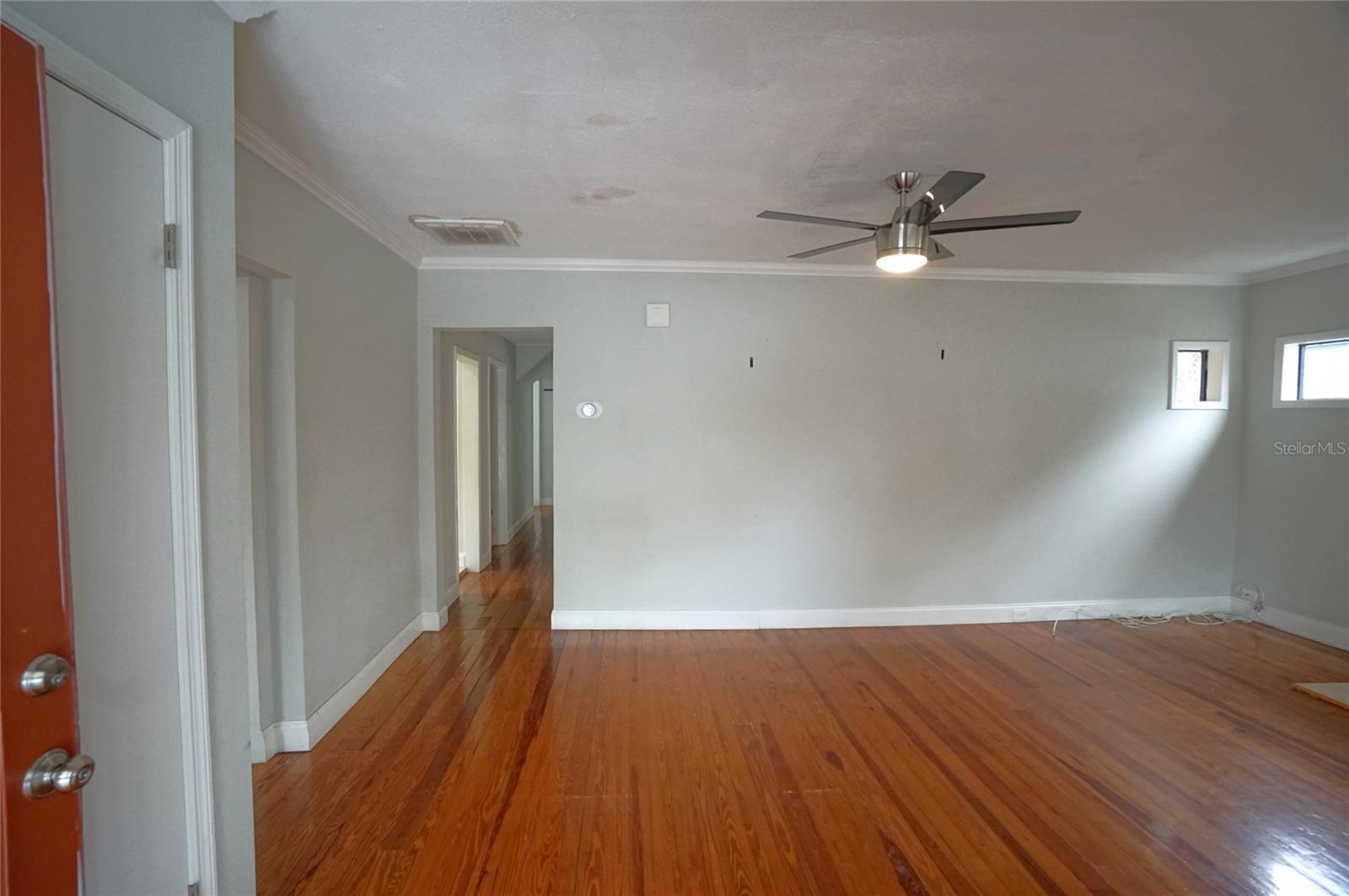 Listing photo id 2 for 916 25th Avenue