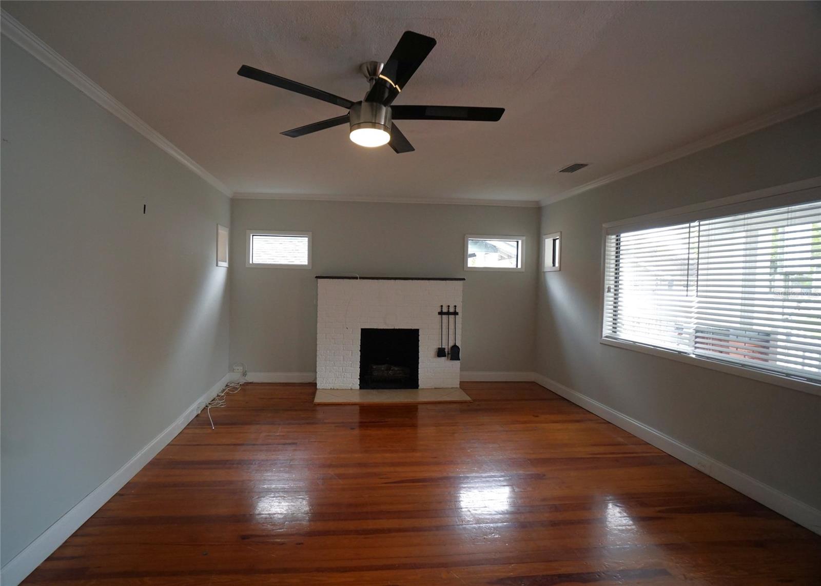 Listing photo id 3 for 916 25th Avenue