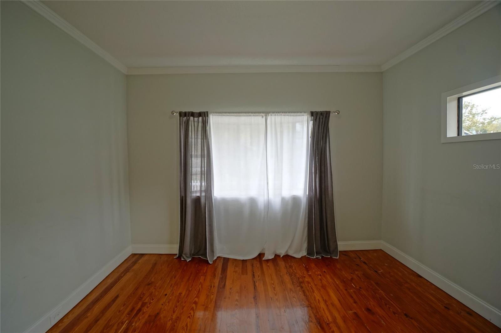 Listing photo id 5 for 916 25th Avenue