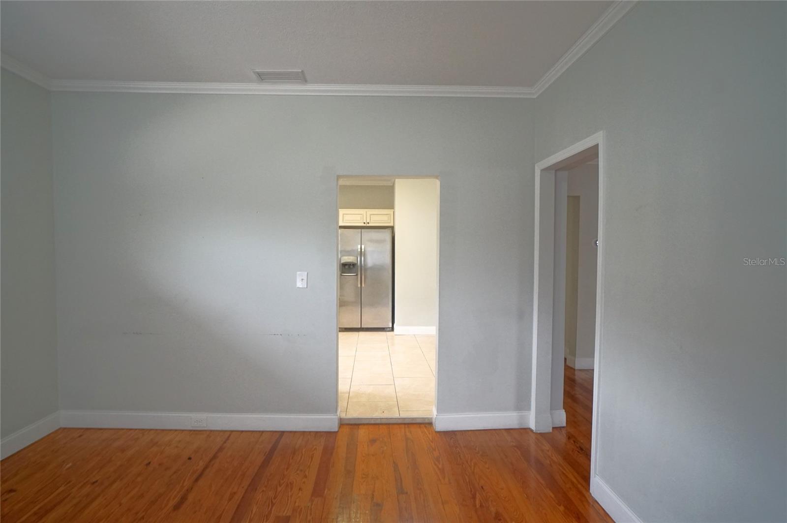 Listing photo id 6 for 916 25th Avenue