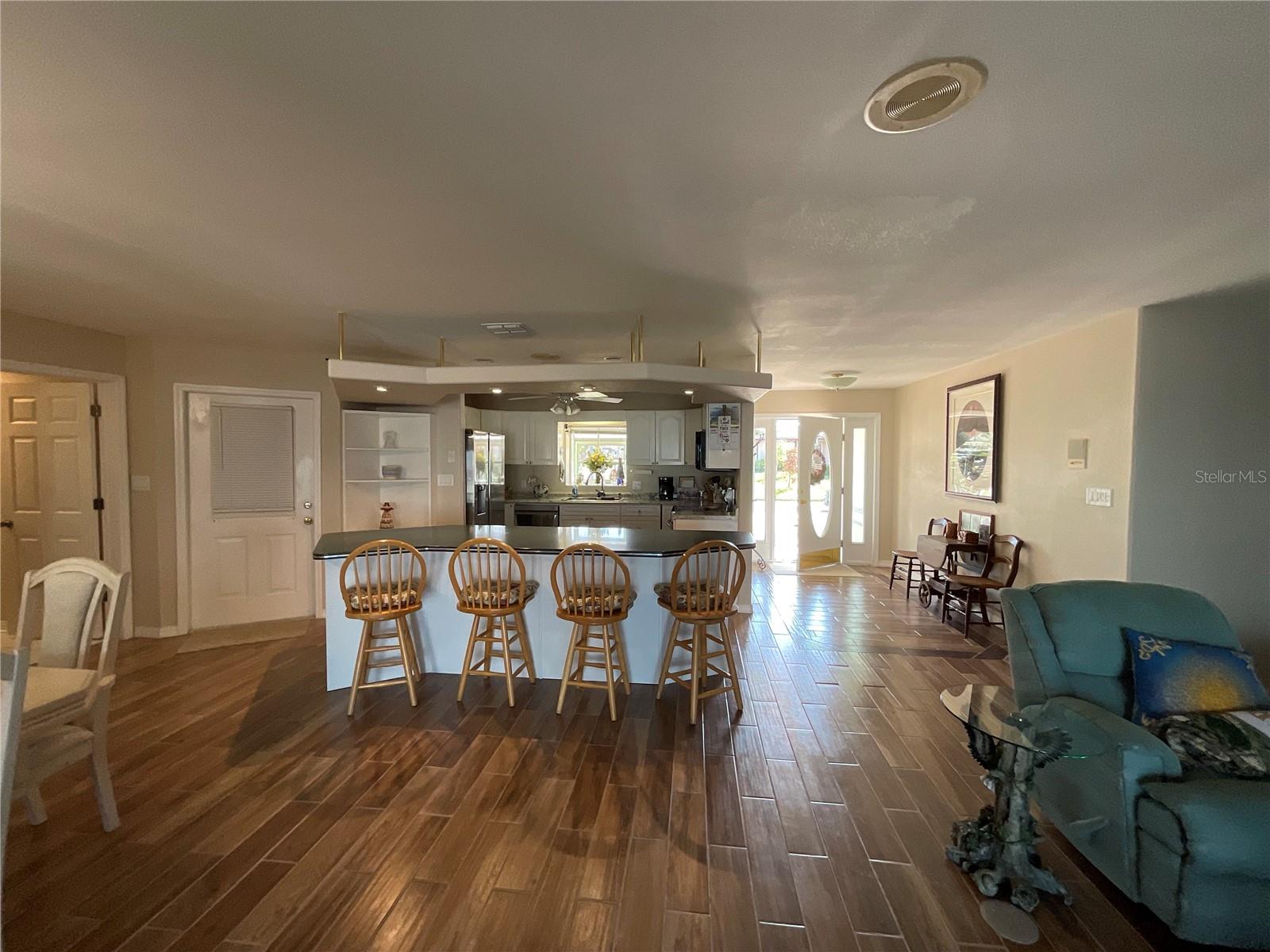 Image 11 of 24 For 300 Driftwood Drive W