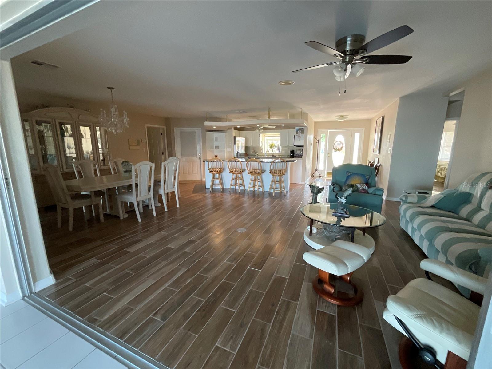 Image 14 of 24 For 300 Driftwood Drive W