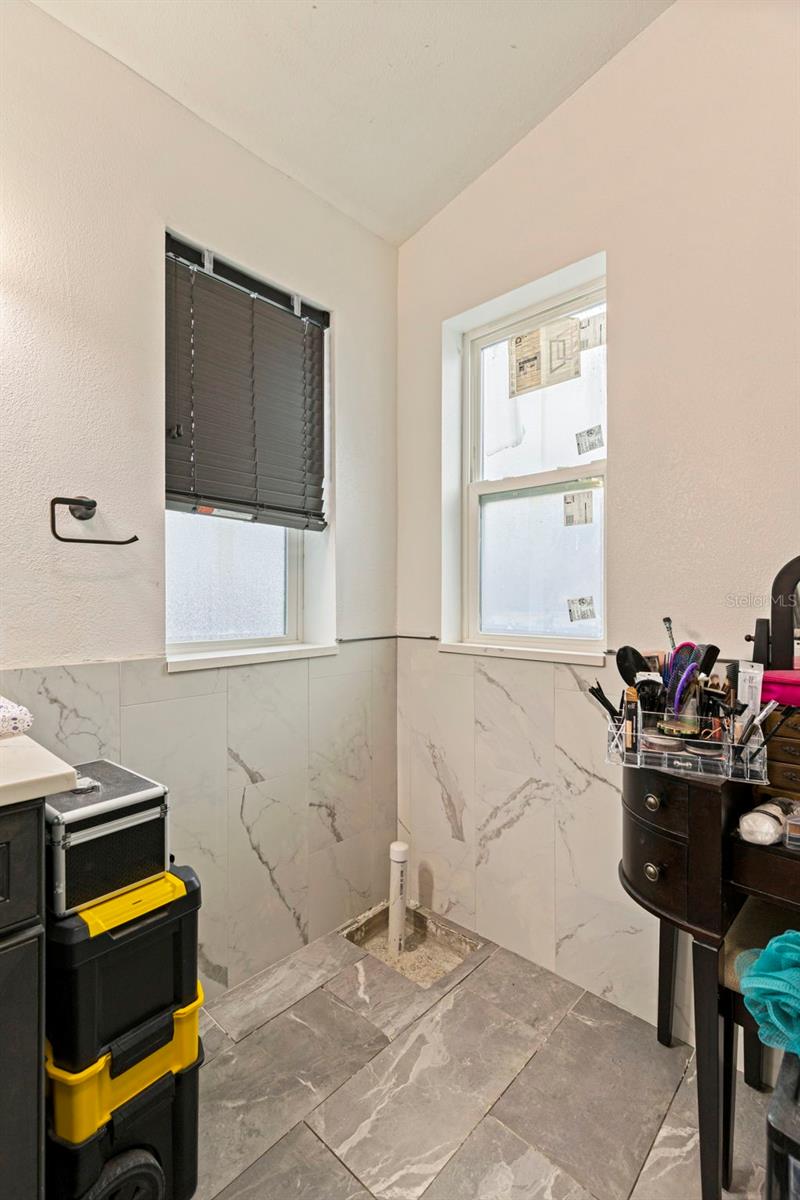 Image 21 of 42 For 649 16th Street Nw