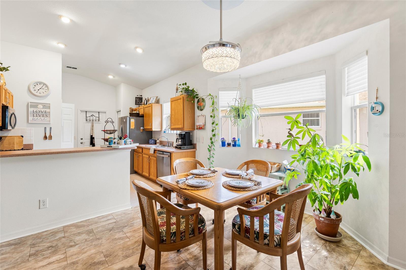 Image 17 of 52 For 1824 Zoe Court