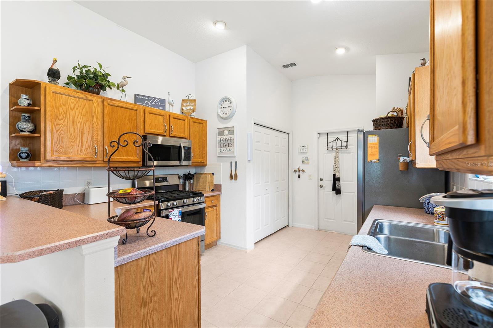 Image 18 of 52 For 1824 Zoe Court