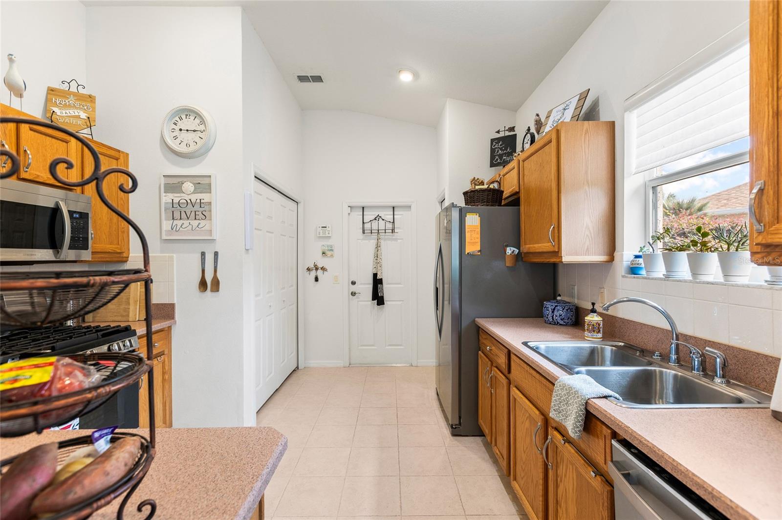 Image 19 of 52 For 1824 Zoe Court