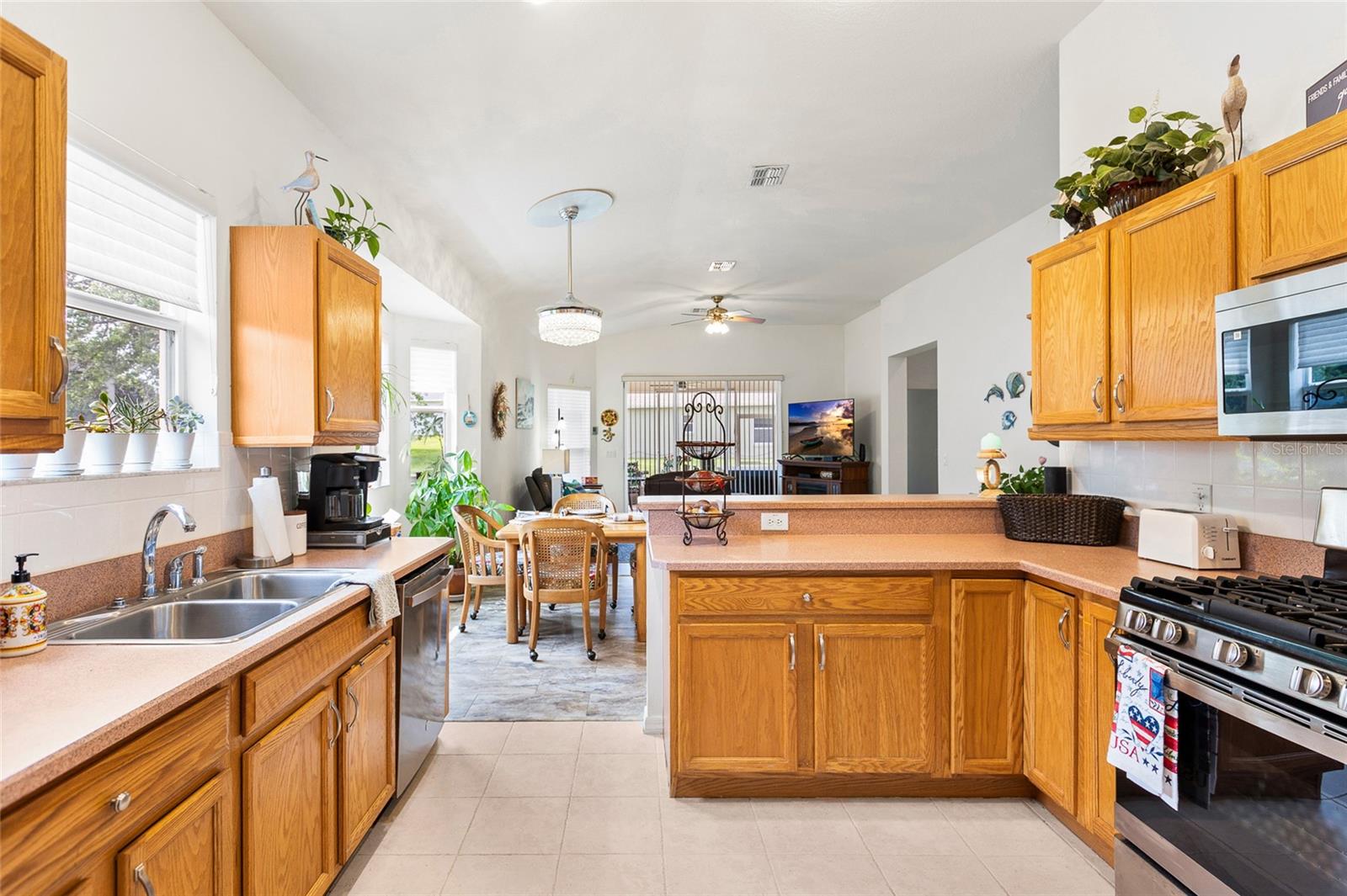 Image 23 of 52 For 1824 Zoe Court