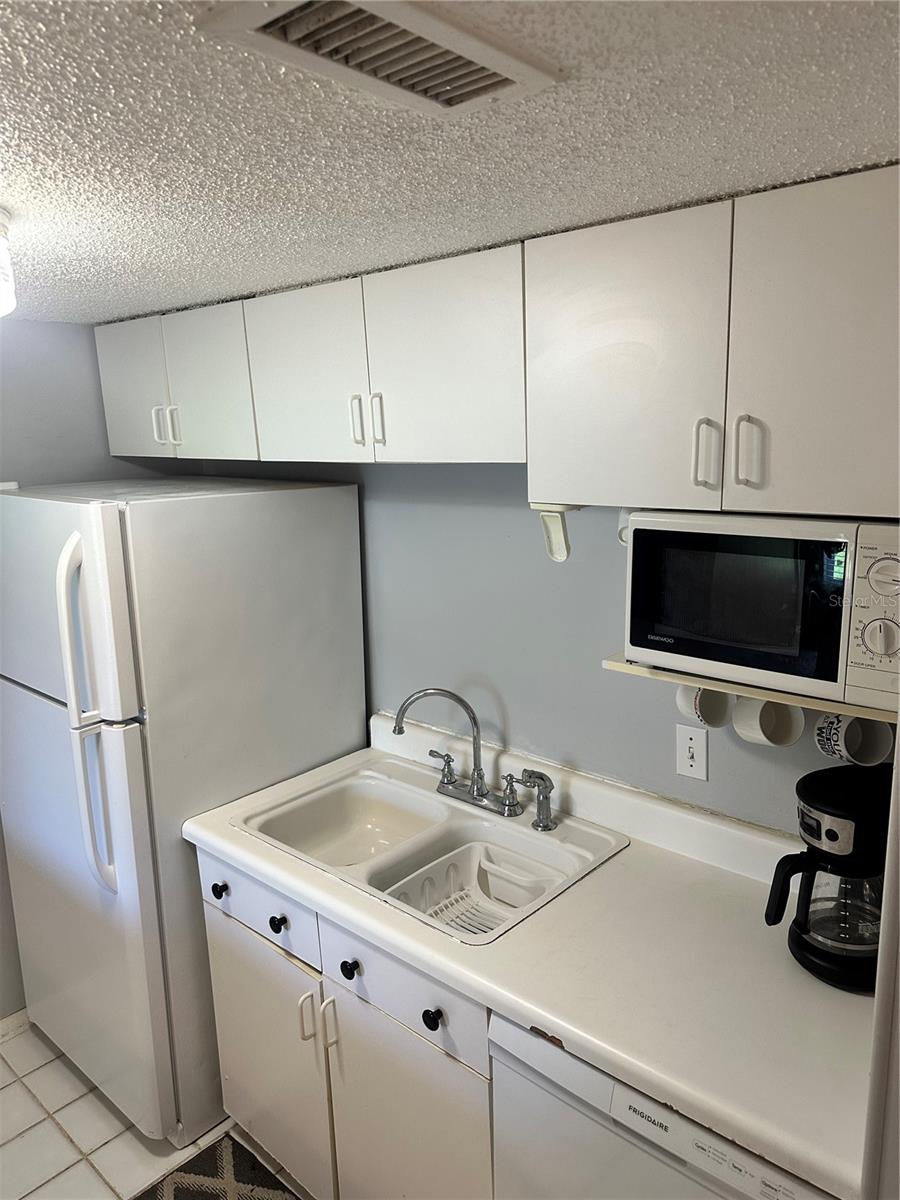 Image 19 of 59 For 4215 Bay Drive 1707a