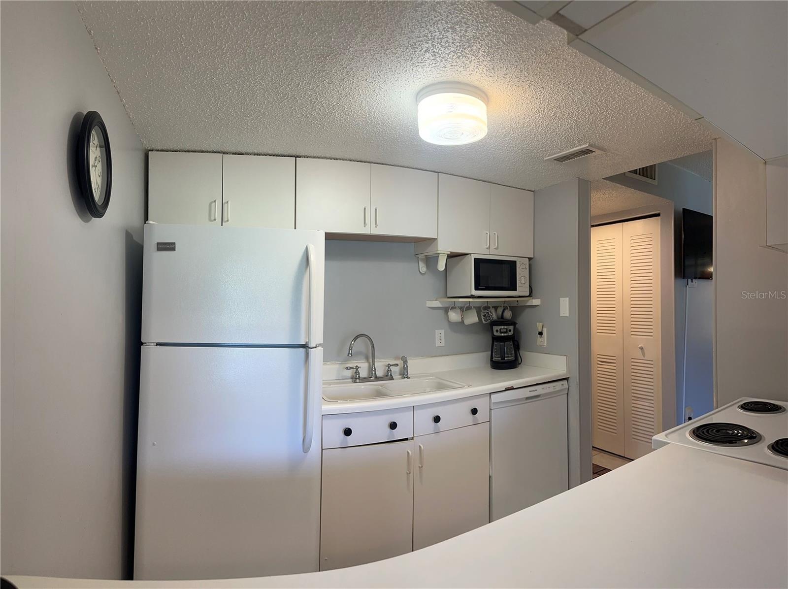 Image 21 of 59 For 4215 Bay Drive 1707a