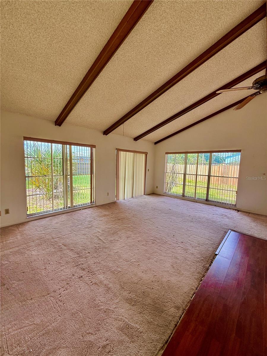 Listing photo id 9 for 7314 Woodhall Court