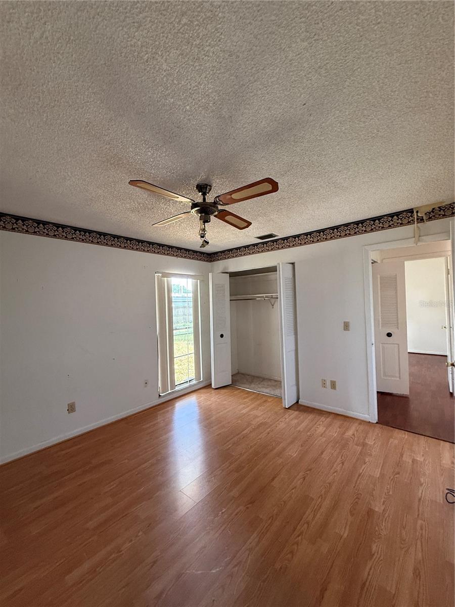 Listing photo id 12 for 7314 Woodhall Court