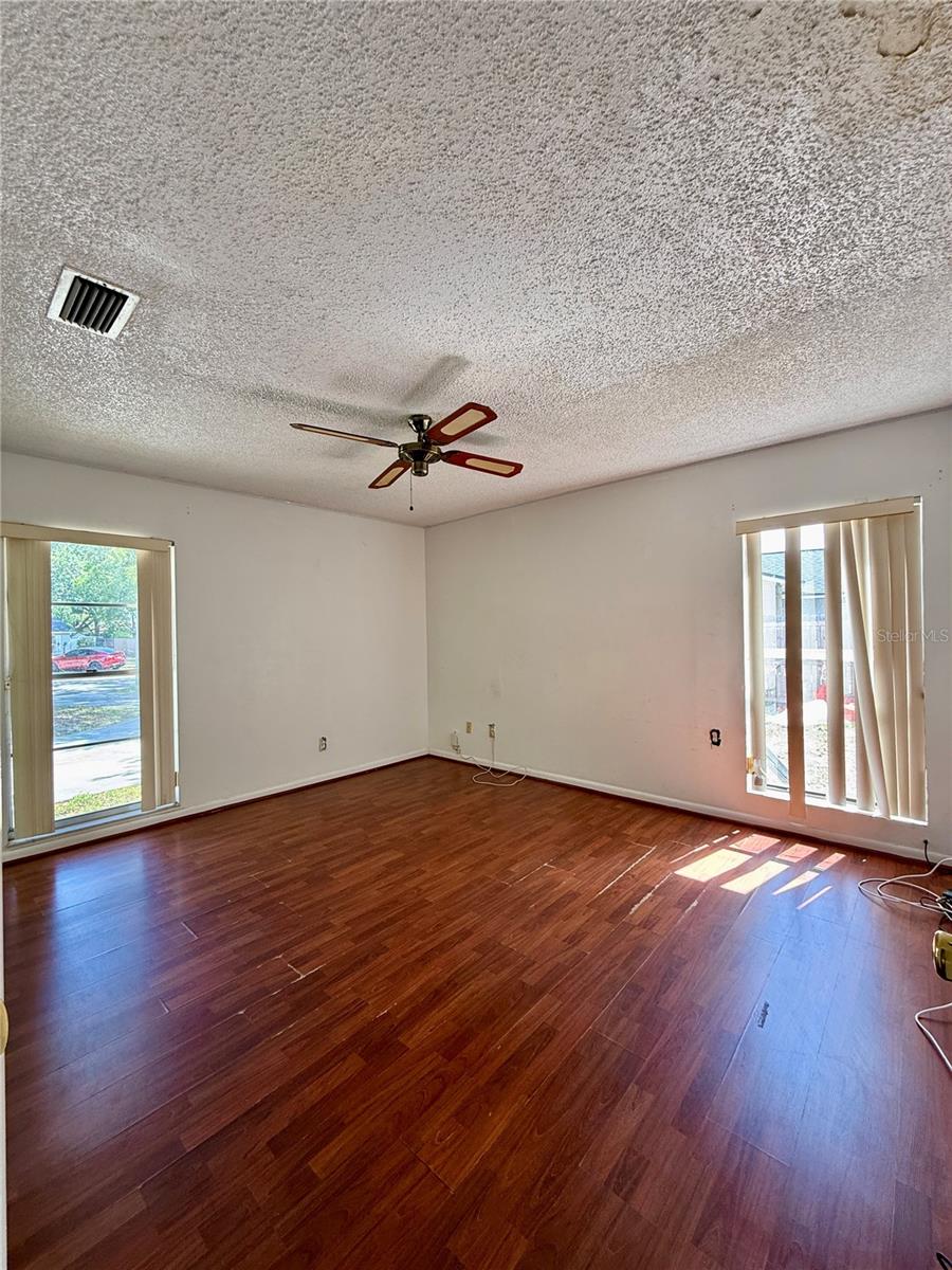 Listing photo id 15 for 7314 Woodhall Court