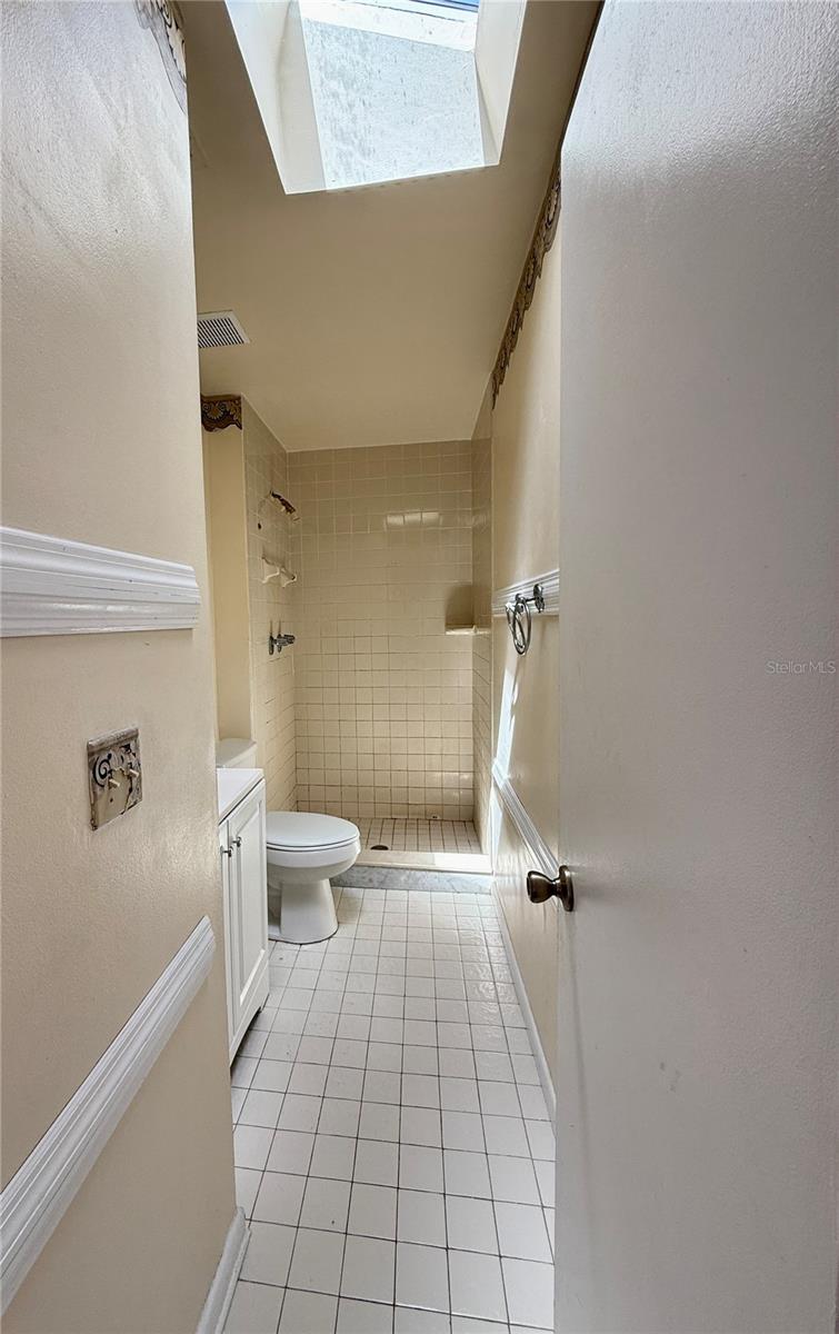 Listing photo id 18 for 7314 Woodhall Court