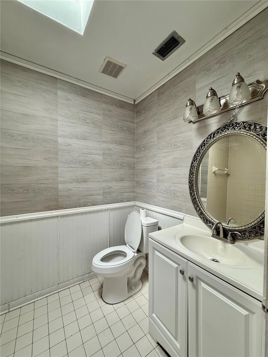 Listing photo id 19 for 7314 Woodhall Court