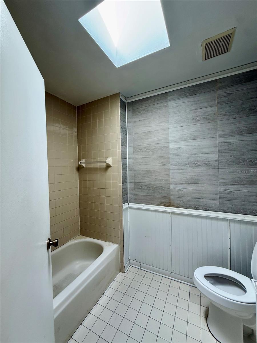 Listing photo id 20 for 7314 Woodhall Court